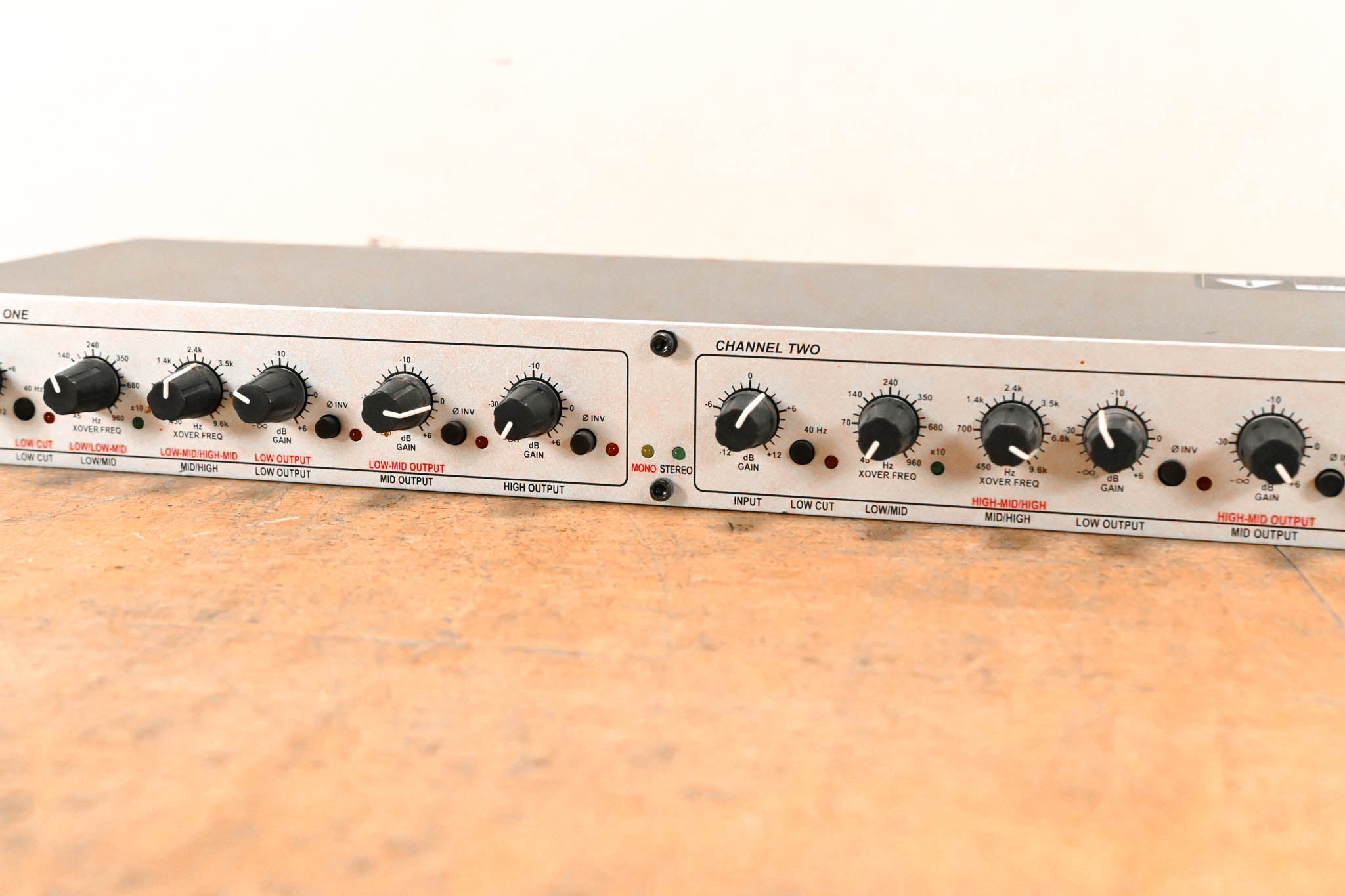 dbx 234s Stereo 2-Way, Mono 4-Way Crossover