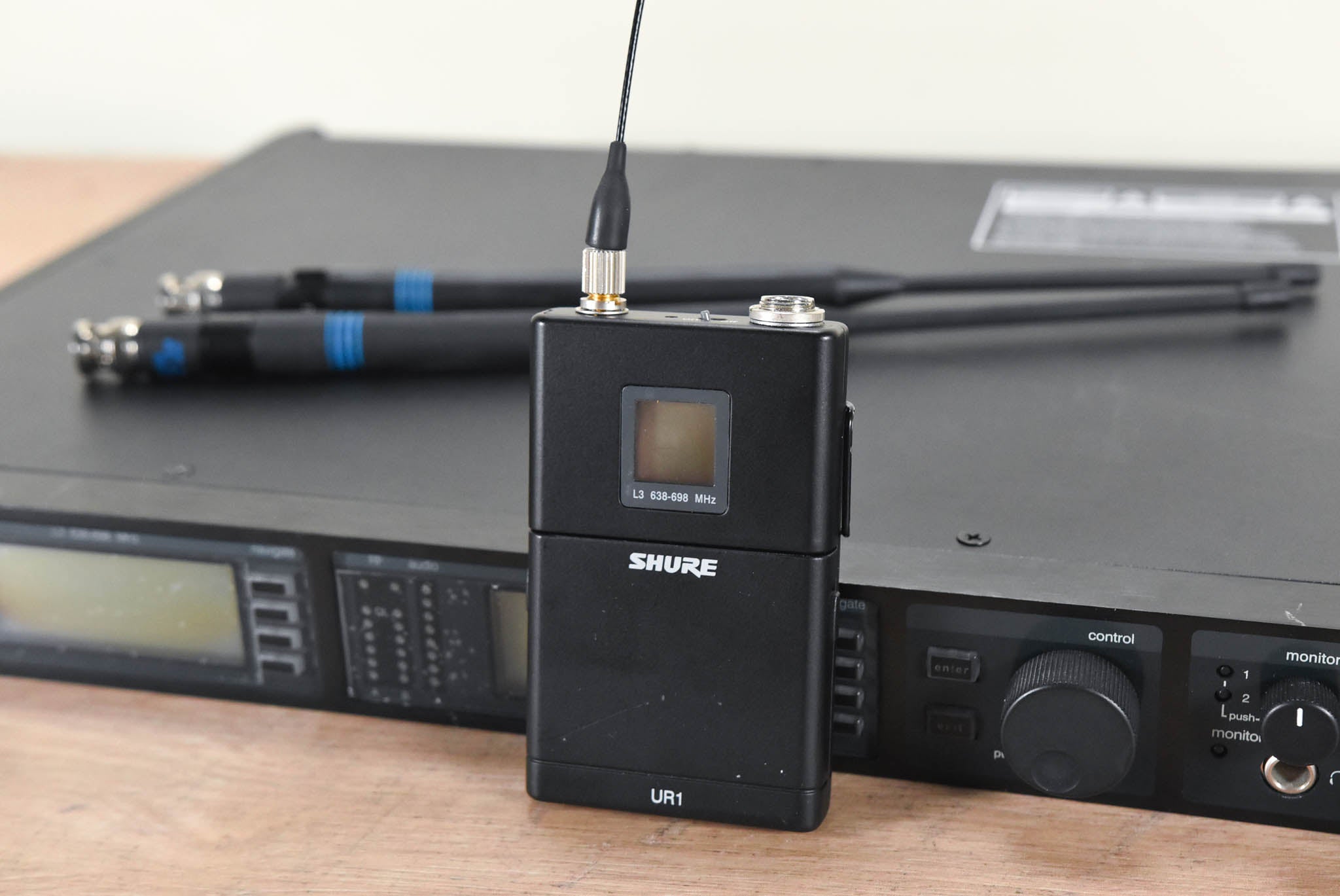 Shure UR4D Wireless Receiver w/ UR1 Belt Pack - L3 Band CG0005Q