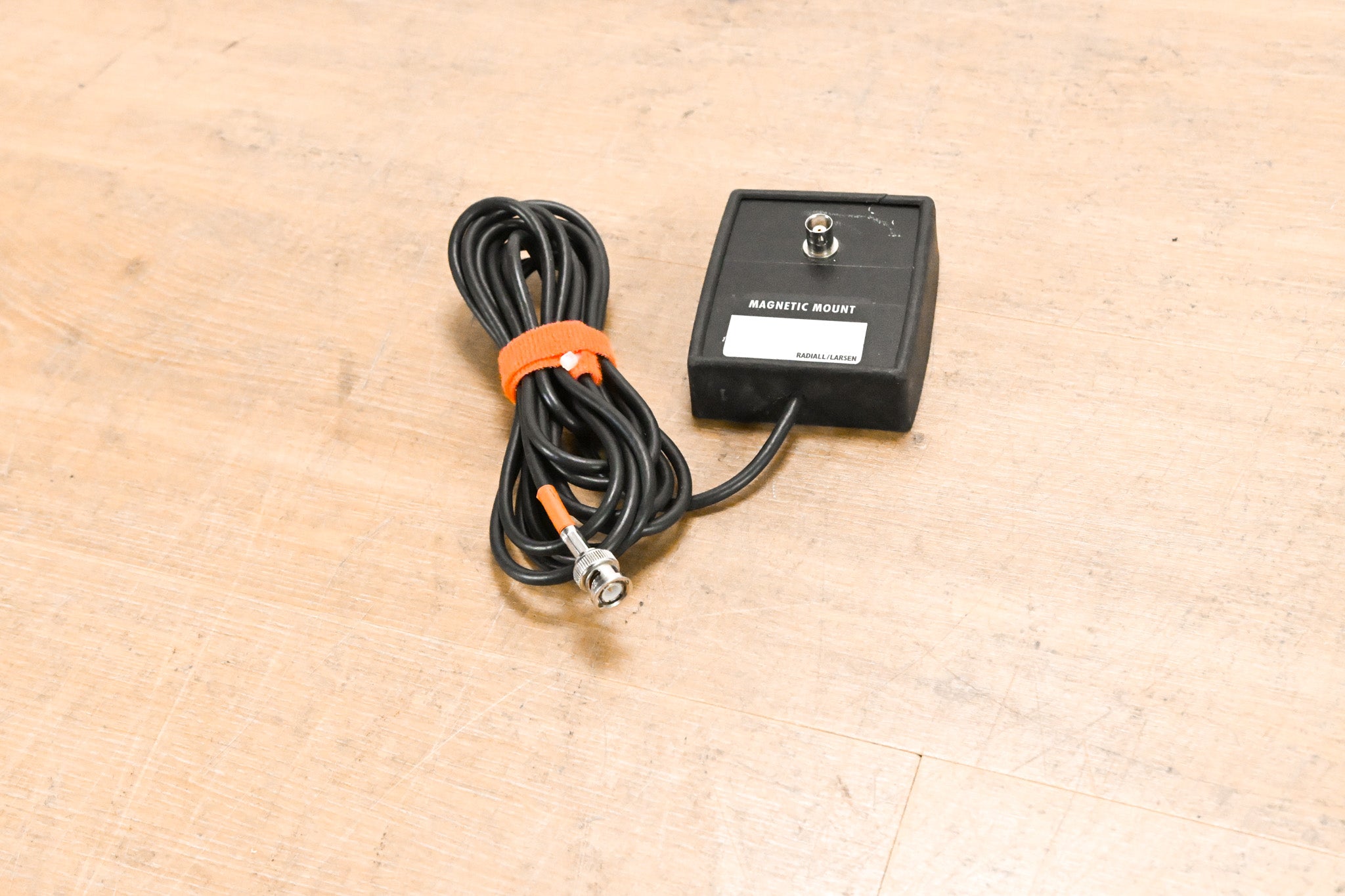 Radiall / Larsen BNC-BNC Magnet Mount
