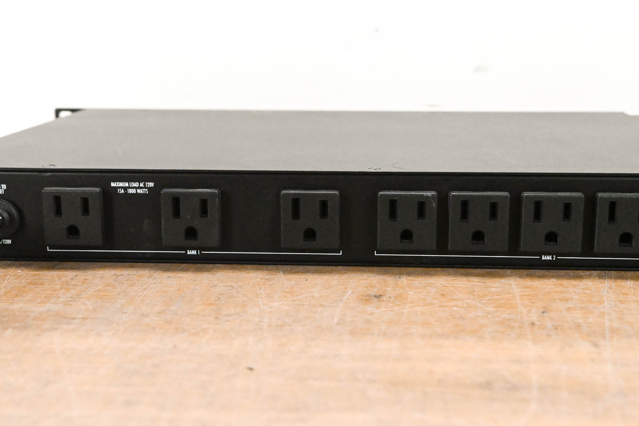 Furman PL-8C 15A Classic Series Power Conditioner with Lights