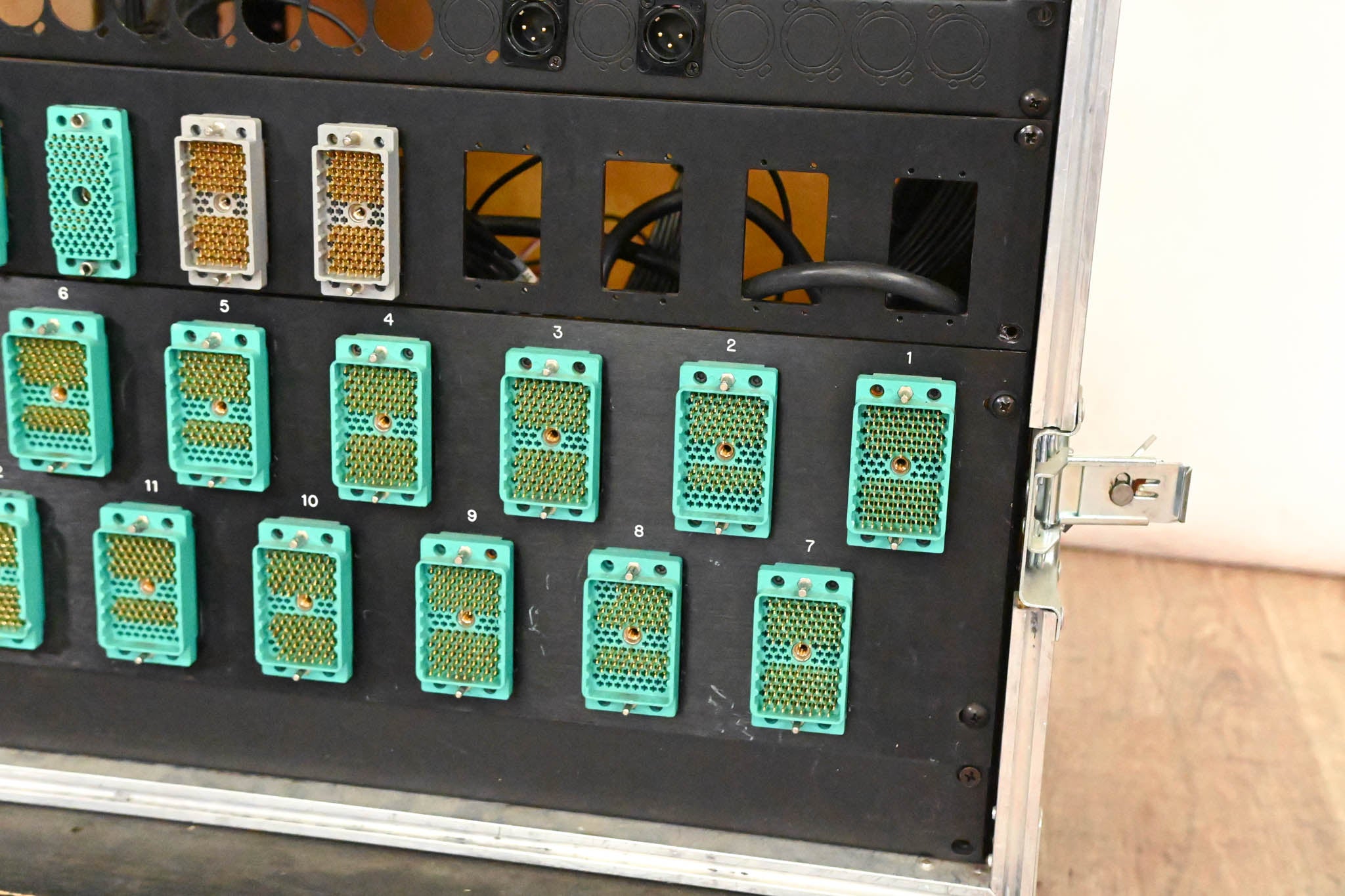 ADC 5x 96-Point TT Patchbay Rack w/ Elco I/O – 16U Rolling Case