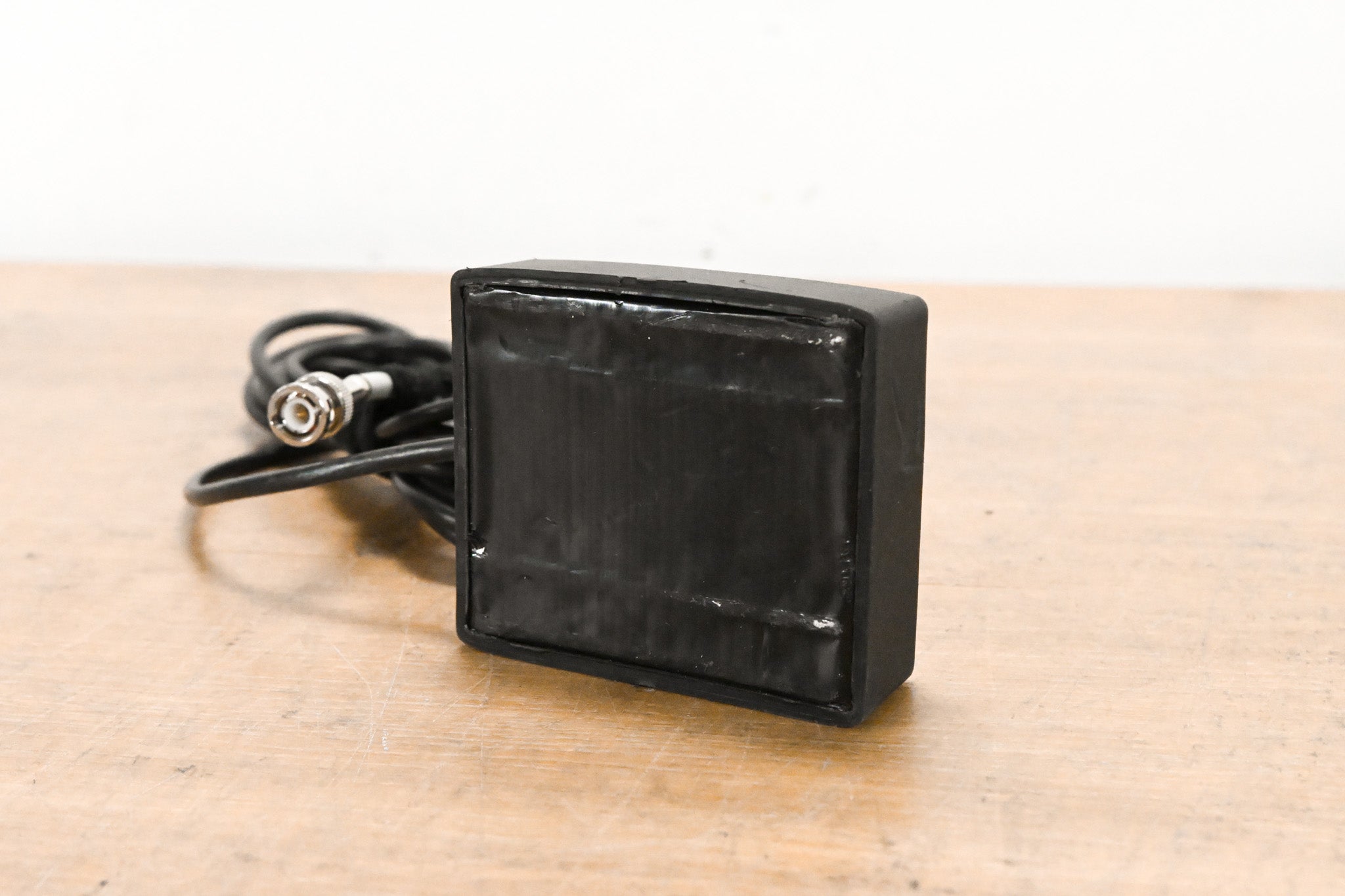 Radiall / Larsen BNC-BNC Magnet Mount
