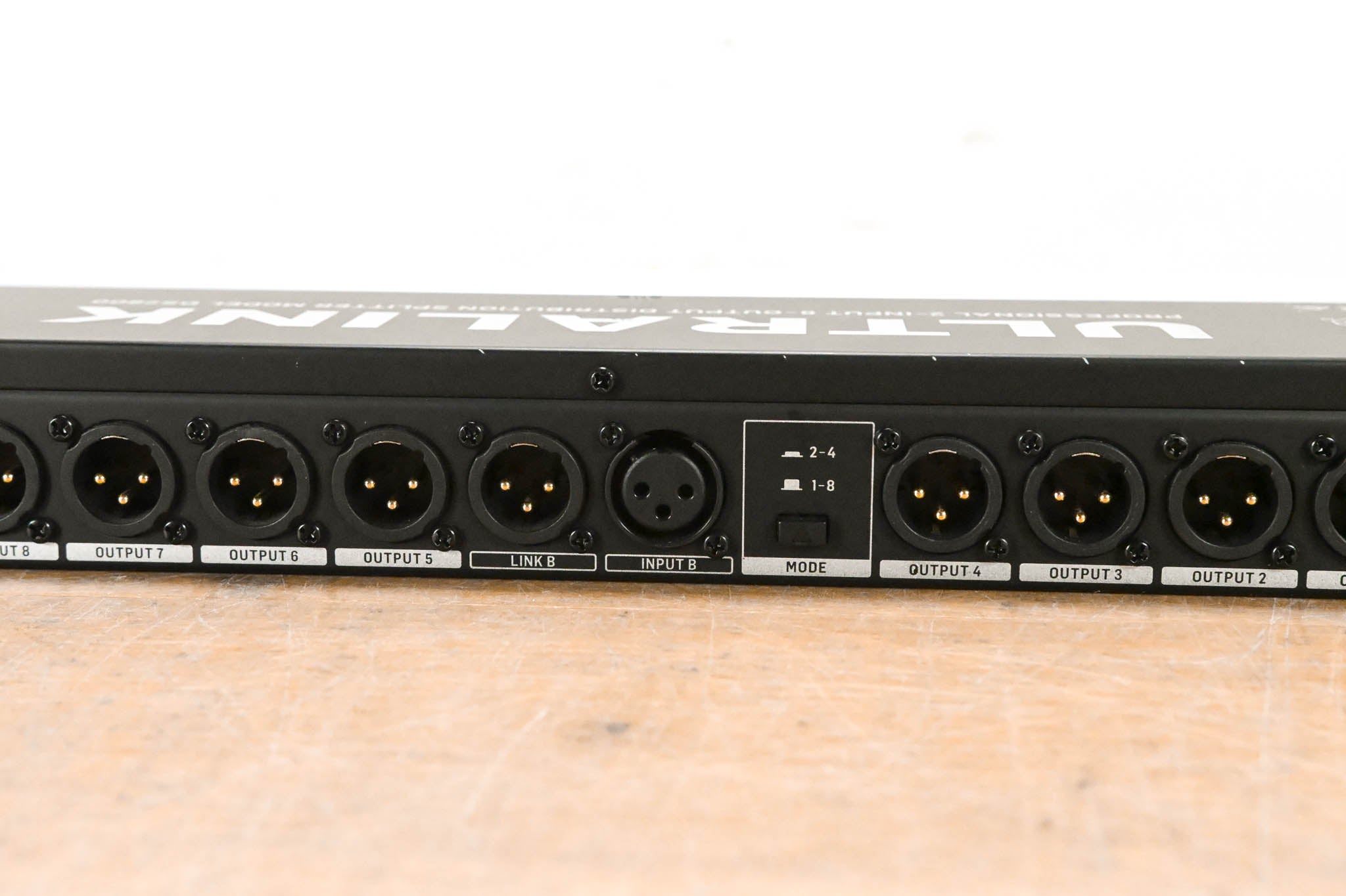 Behringer ULTRALINK DS2800 2-Input 8-Output Distribution Splitter