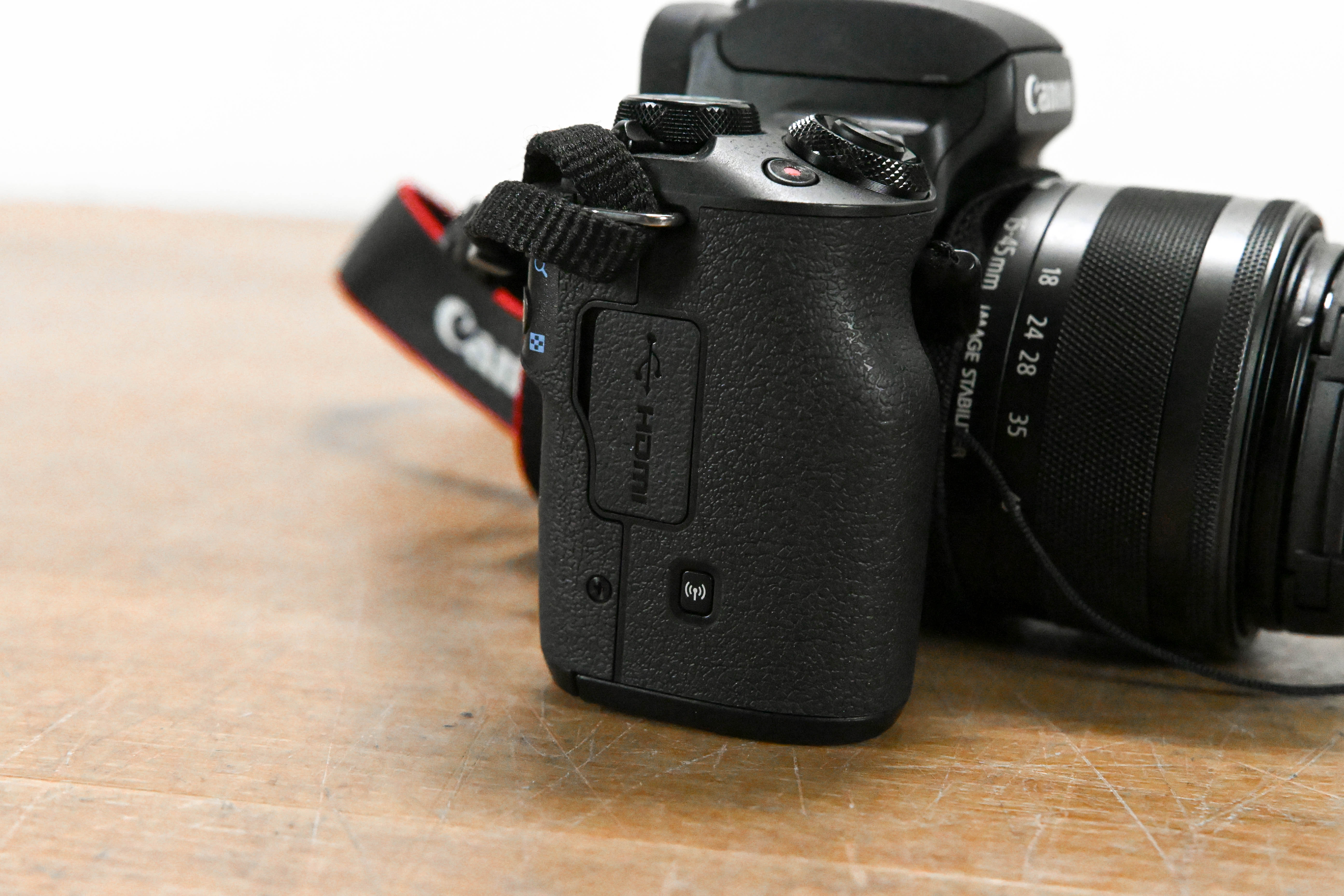 Canon EOS M50 Mirrorless Camera with EF-M 15-45mm f/3.5-6.3 IS STM Lens