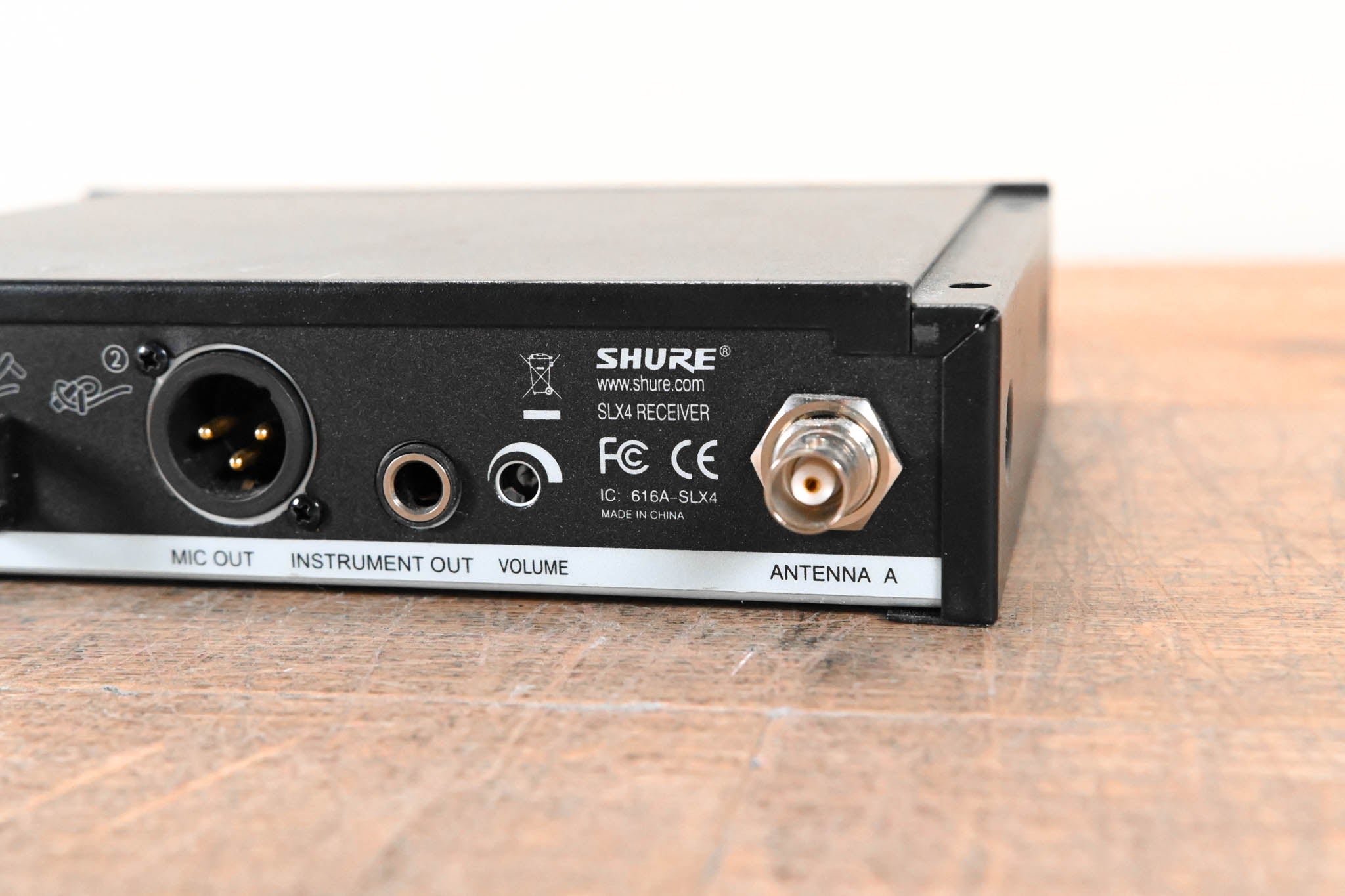 Shure SLX4 Wireless Receiver - J3 Band: 572-596 MHz (NO POWER SUPPLY)