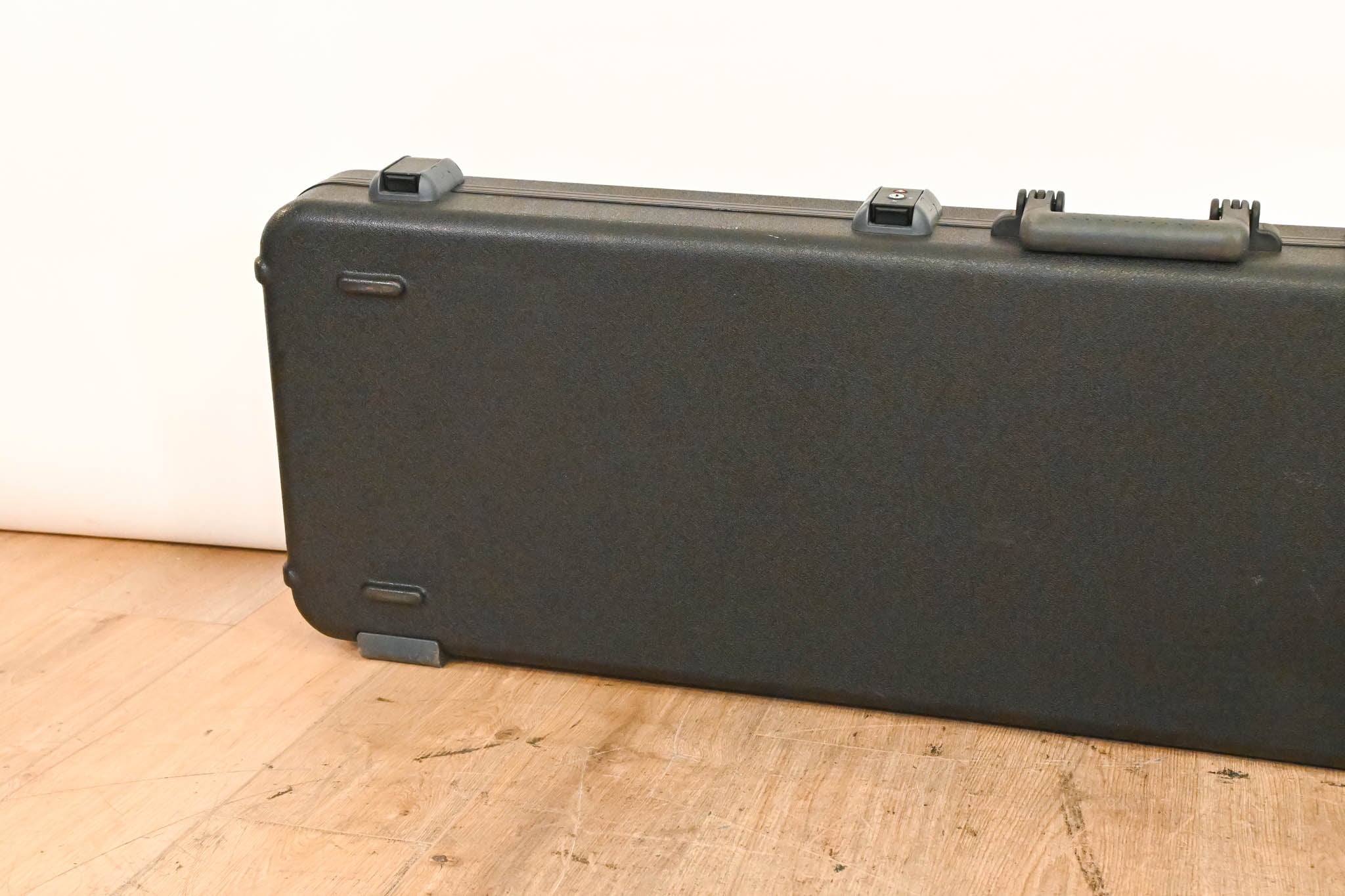 Fender Deluxe Molded Stratocaster/Telecaster Case - Black