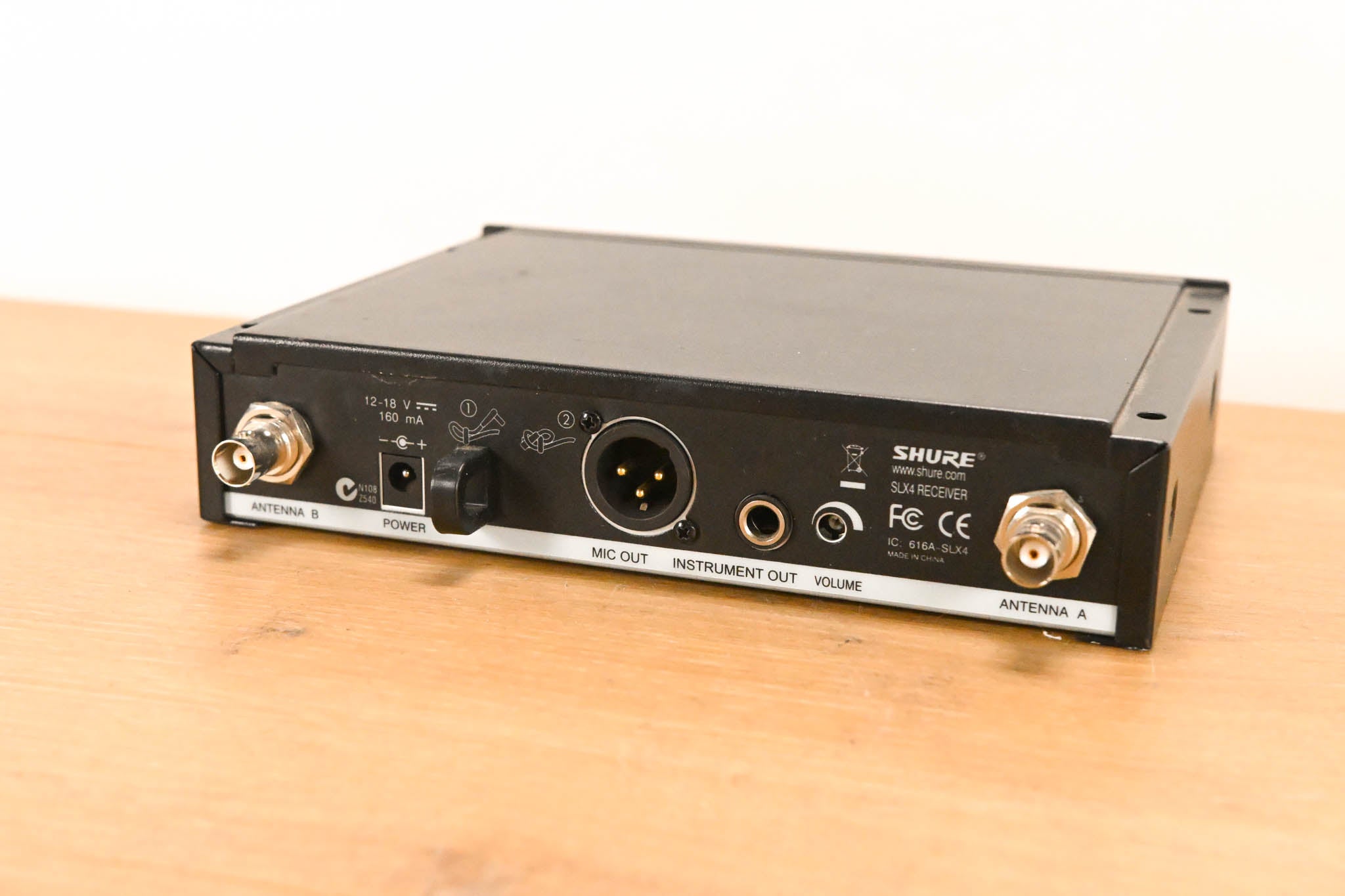Shure SLX14 Bodypack Wireless System - J3 Band (NO POWER SUPPLY)