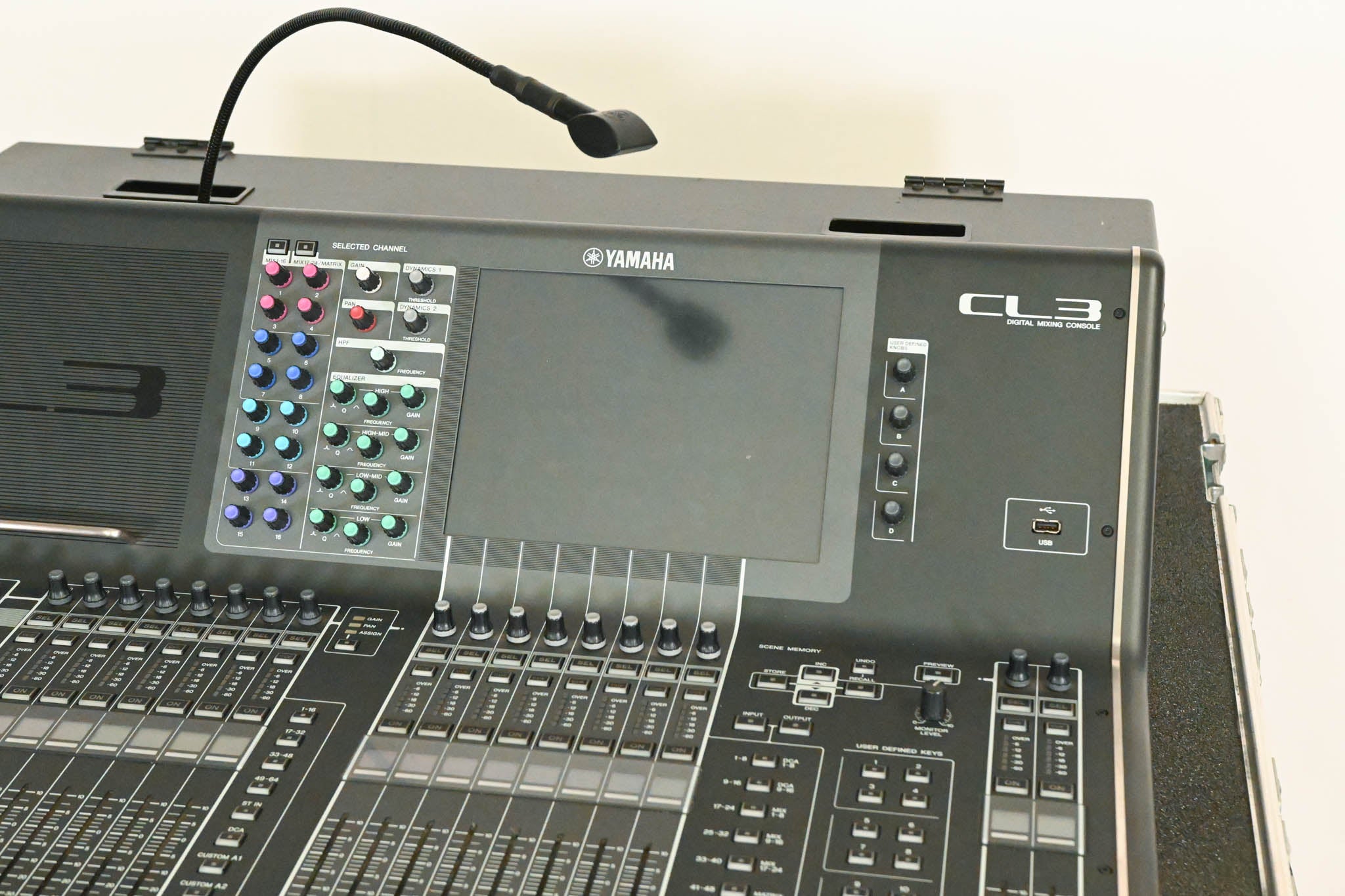 Yamaha CL3 Digital Audio Mixing Console with Road Case