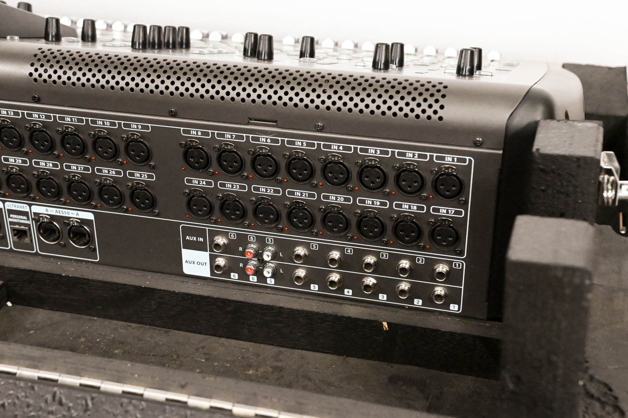 Behringer X32 40-Channel Digital Mixing Console with Road Case