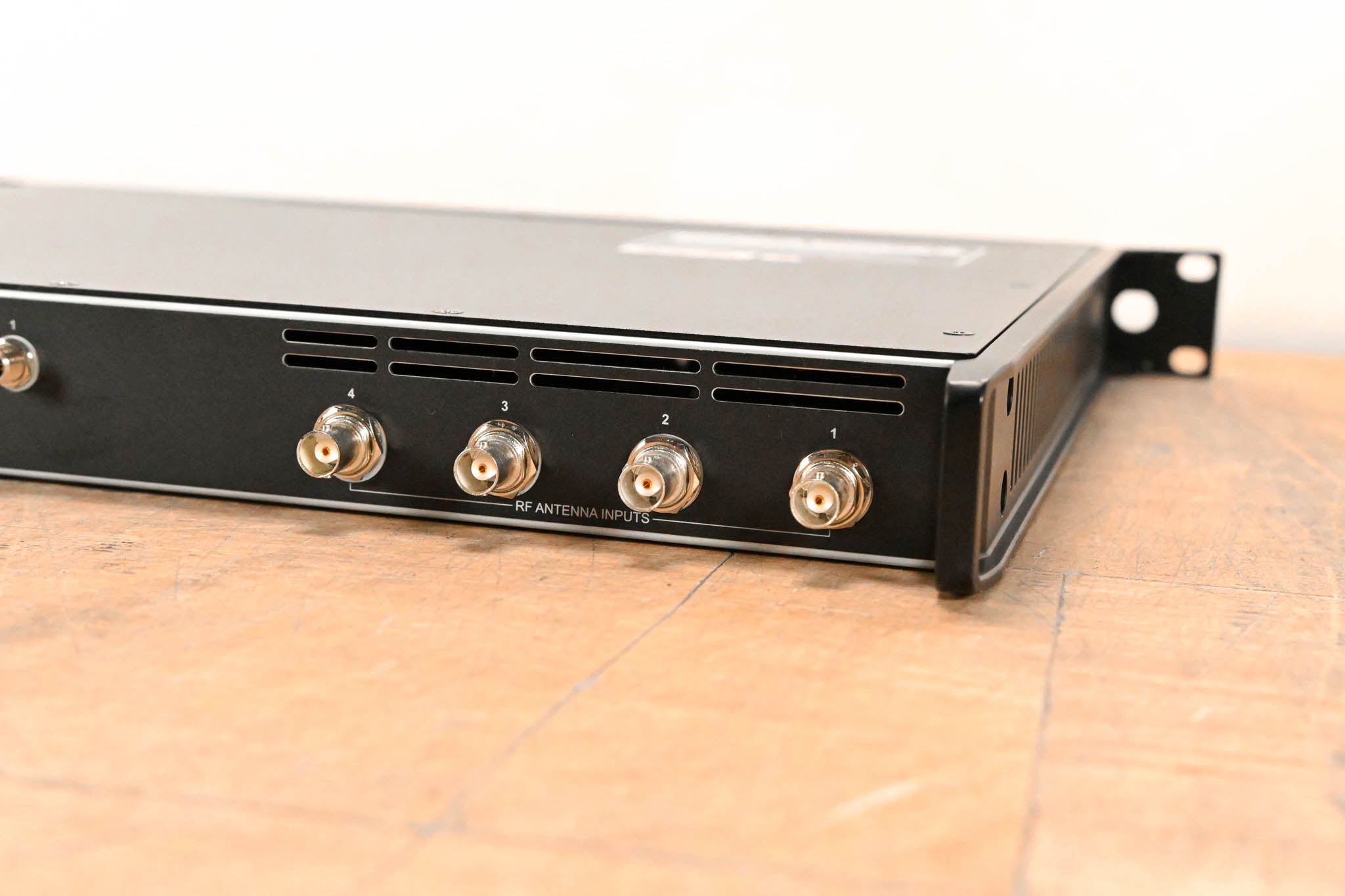 Shure PA421A 4-Port PSM Antenna Combiner - 470-952 MHz