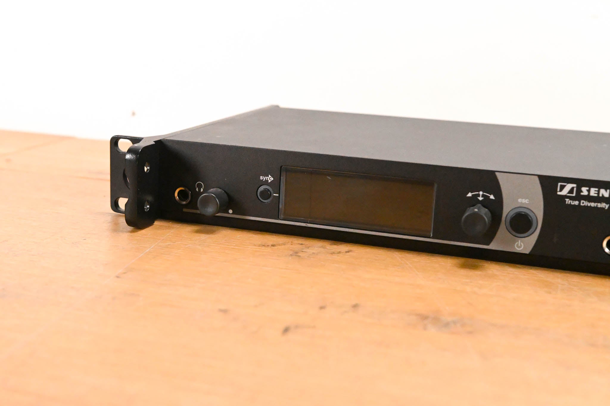 Sennheiser EM 2050 Wireless Receiver w/ Handheld - 558-626MHz NO CAPSULE