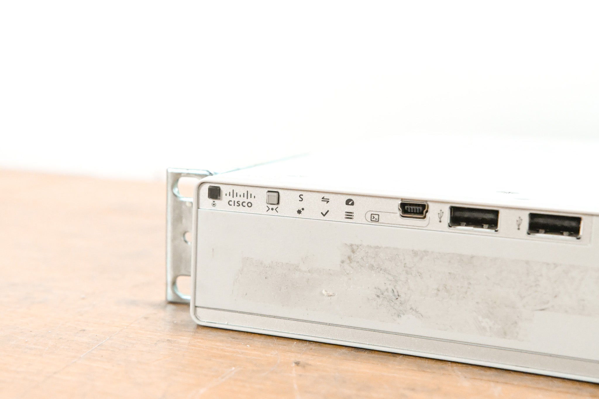 Cisco Catalyst C9200L-24T-4G-E V01 24-Port PoE+ Switch with 4x1G Uplinks
