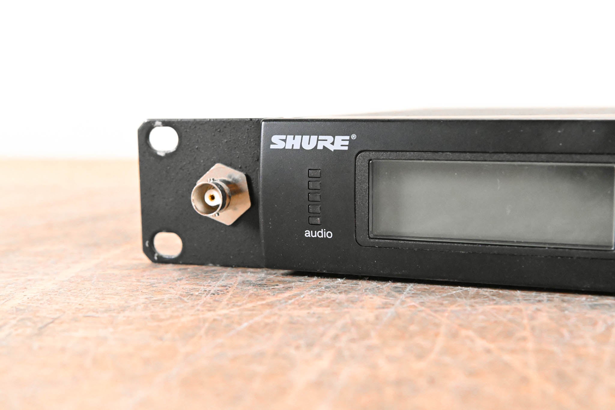 Shure SLX4 Wireless Receiver - J3 Band: 572-596 MHz