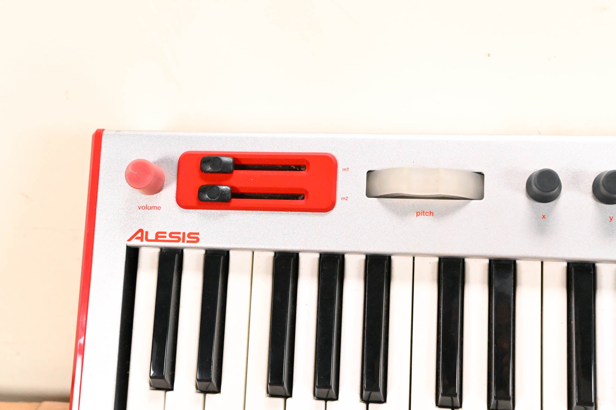 Alesis Micron 37-Key Analog Modeling Synthesizer (NO POWER SUPPLY)