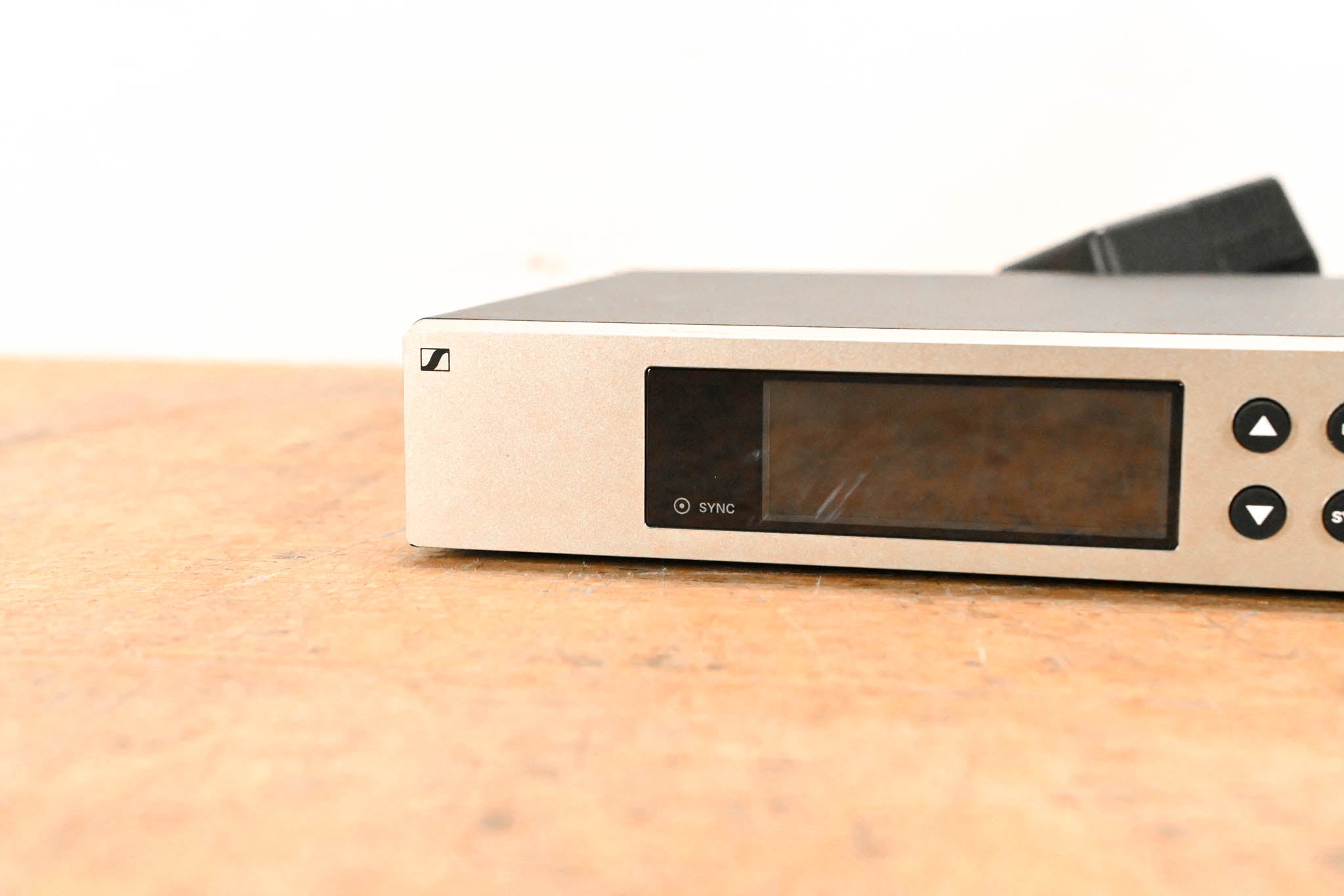 Sennheiser EM 100 G4 Wireless Receiver - A1 Range: 470-516 MHz