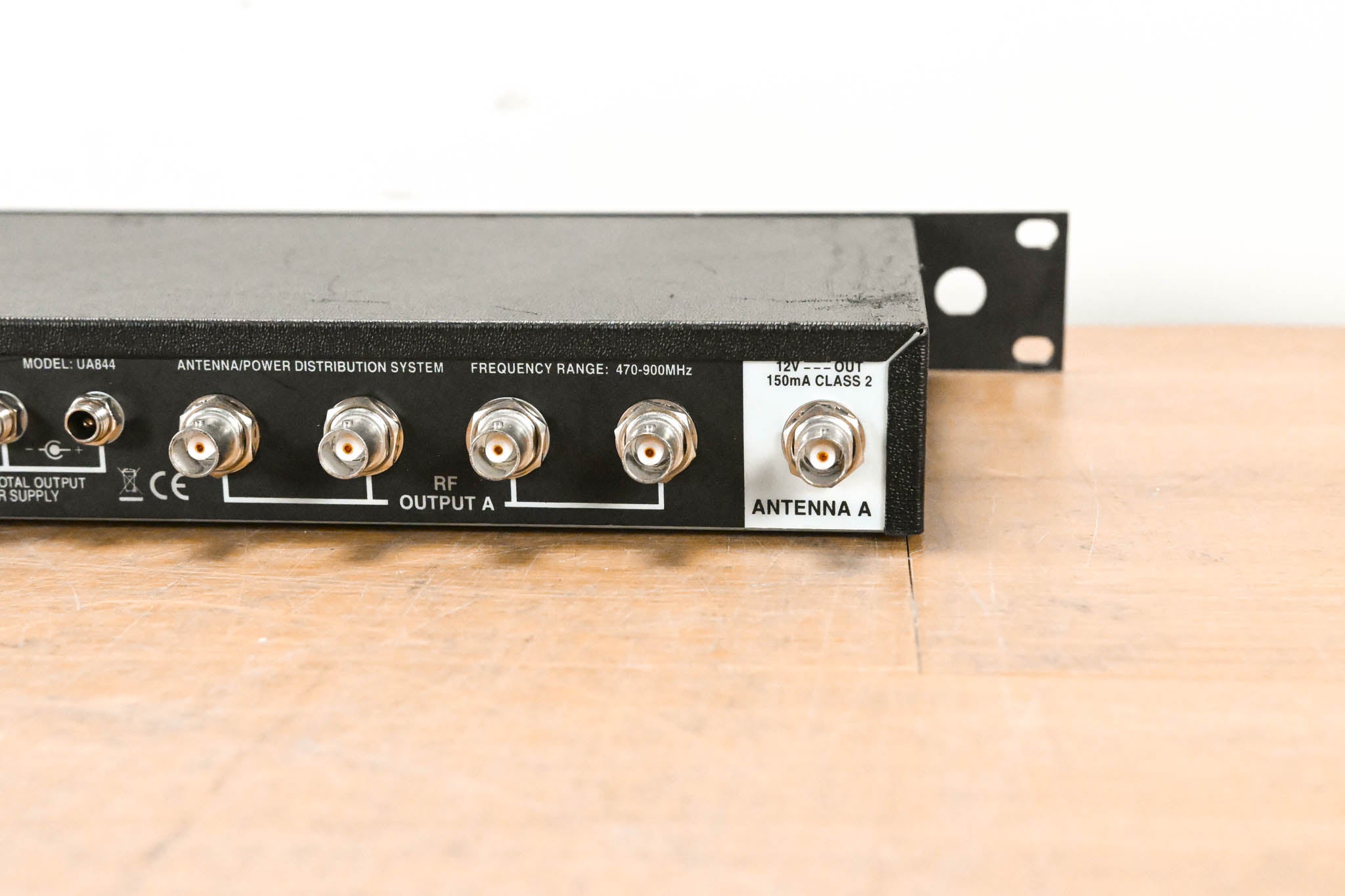 Shure UA844 Antenna Distribution System - 470-900 MHz (NO POWER SUPPLY)