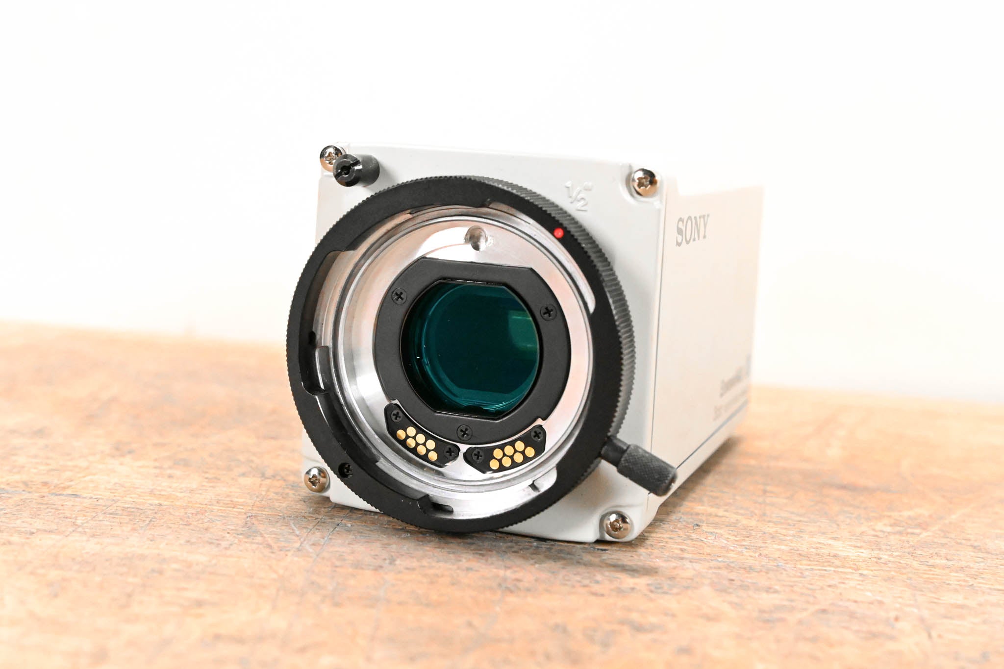 Sony DXC-990 1/2-Inch 3-CCD Color Video Camera