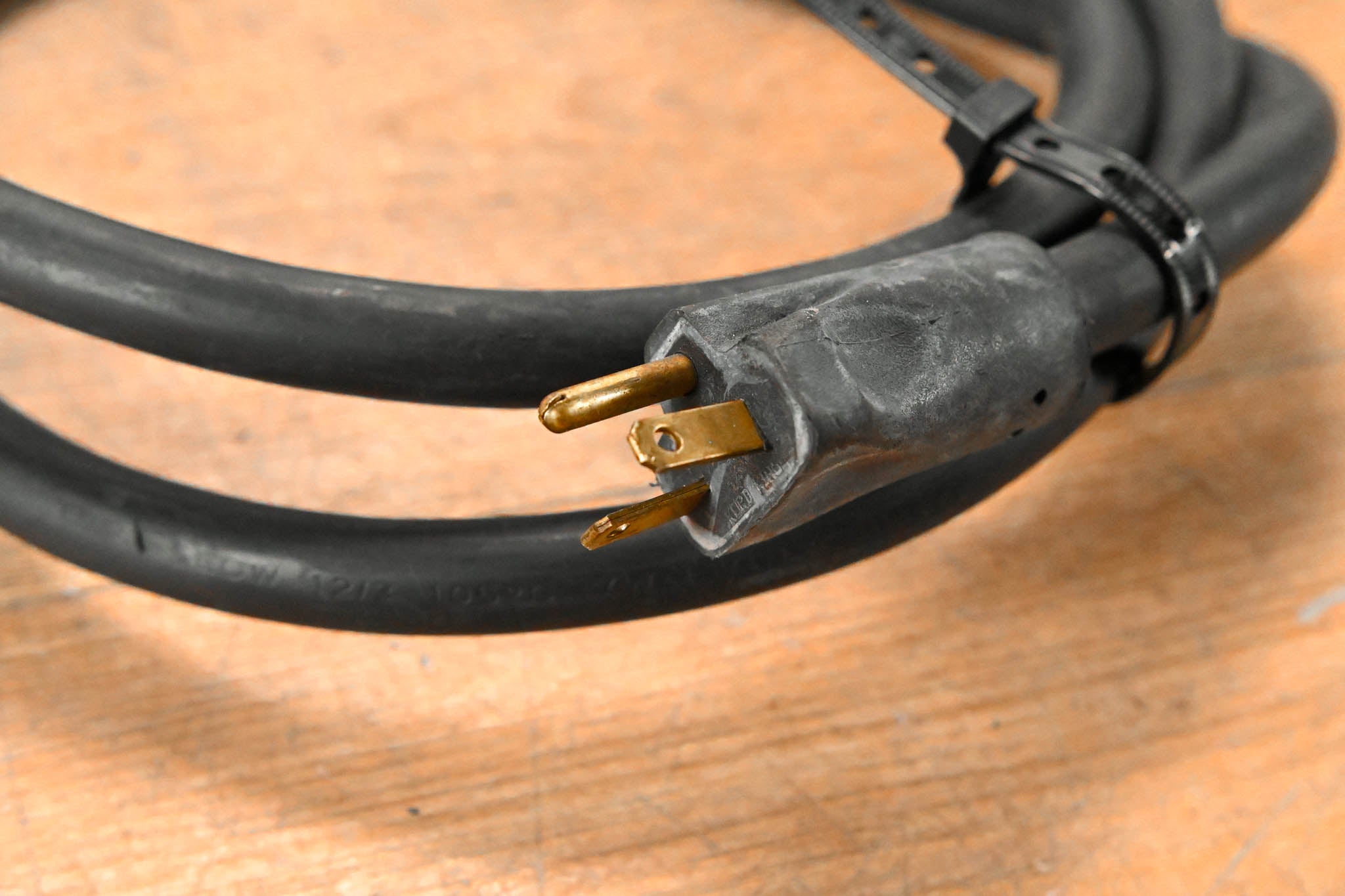 Crown Macro-Tech 2402 2-Channel Power Amplifier