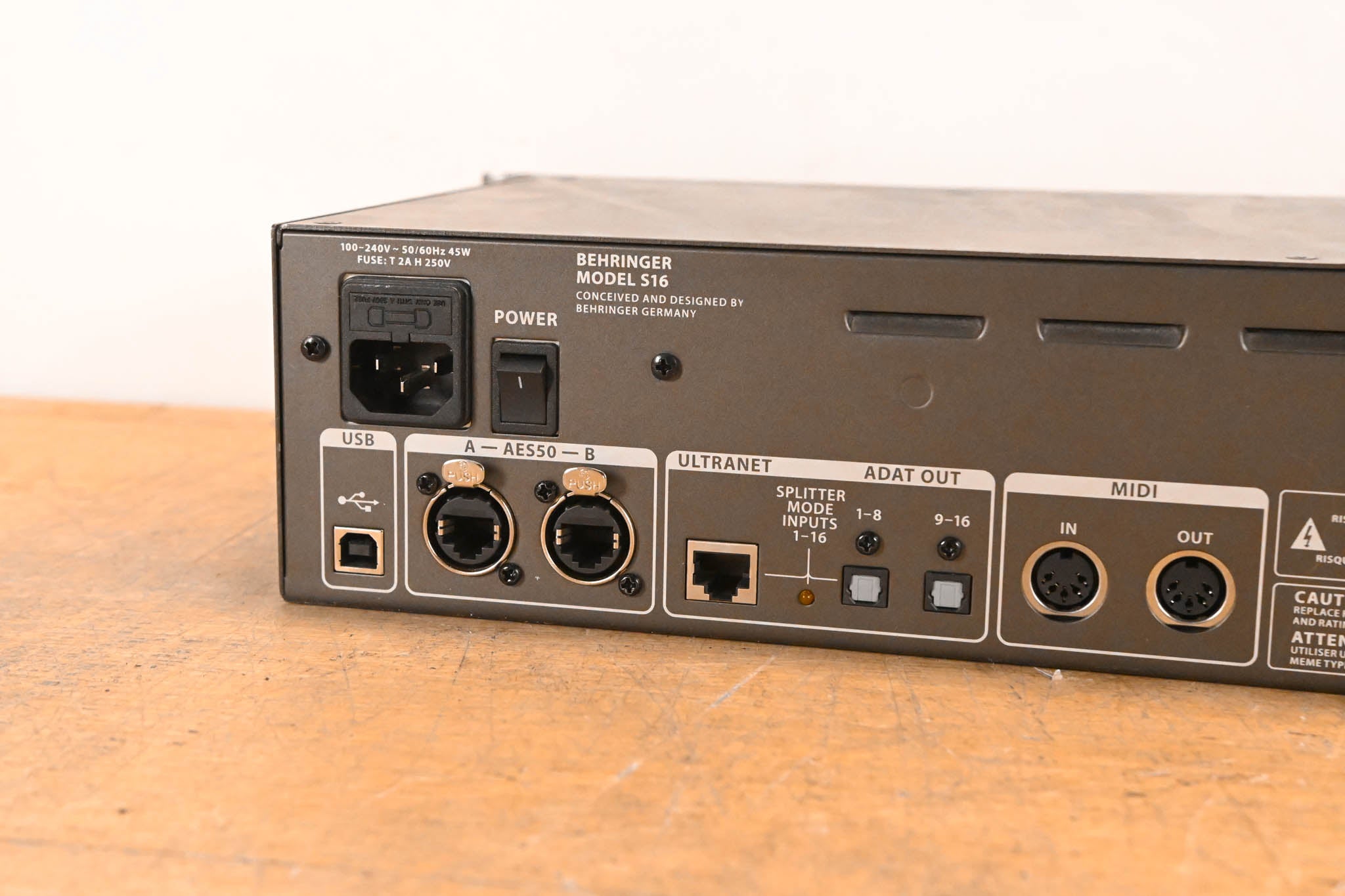 Behringer S16 16 x 8 Digital Stage Box