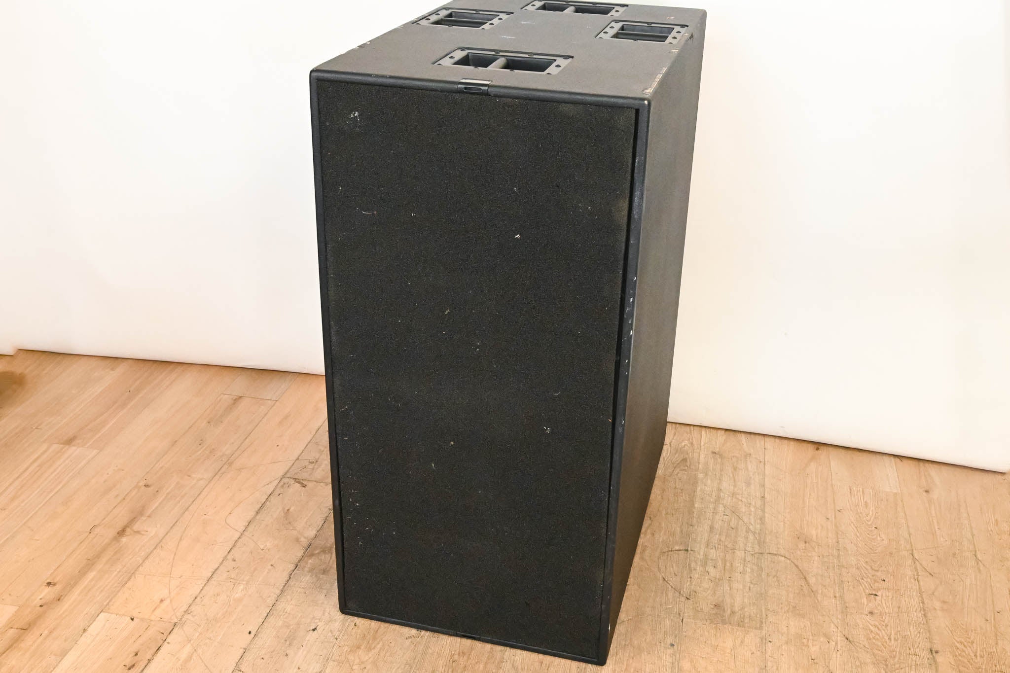 d&b audiotechnik B2-SUB 2 x 18" Passive Subwoofer