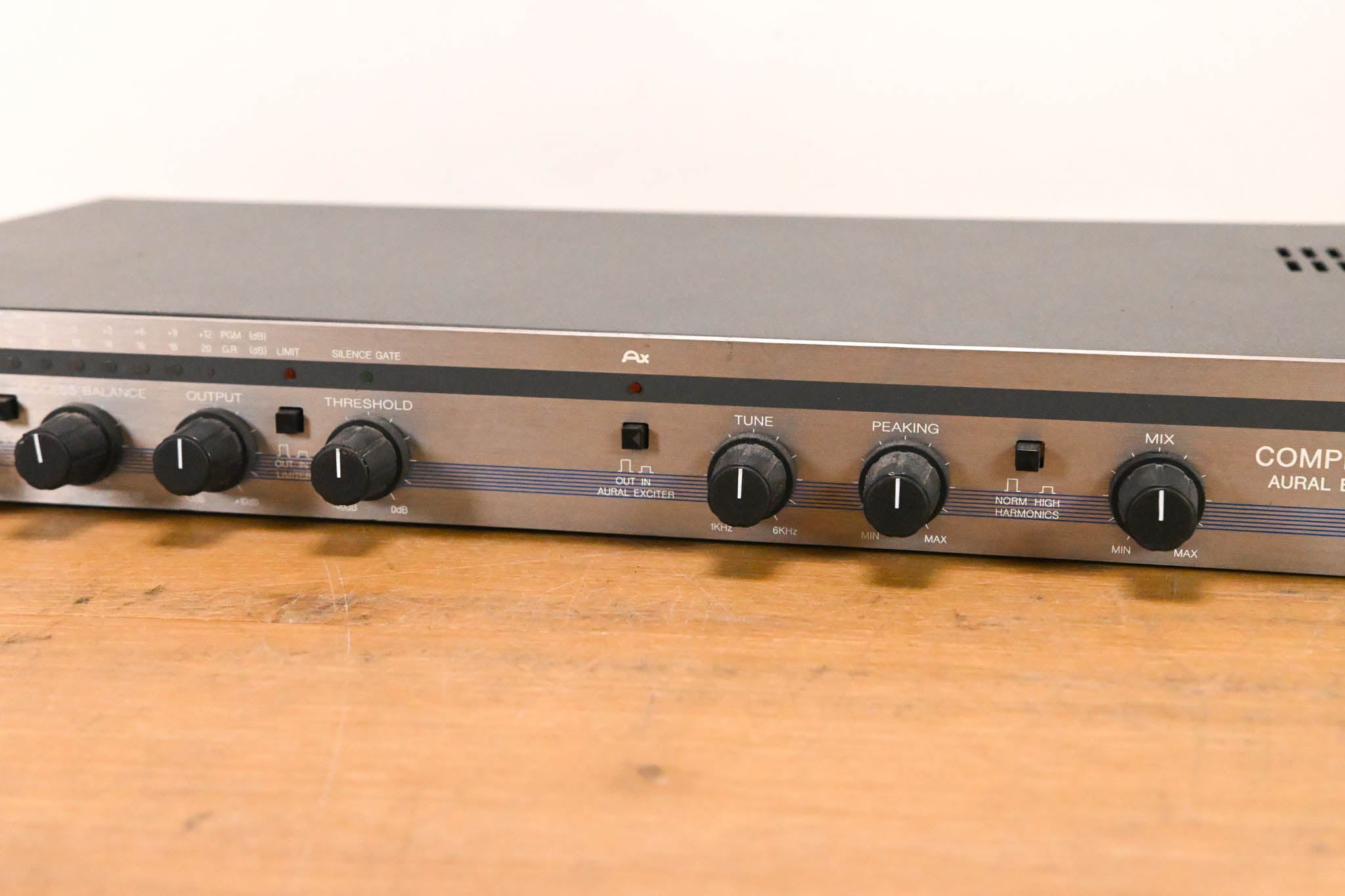 Aphex Compellor 323A Aural Exciter Compressor Leveler Limiter
