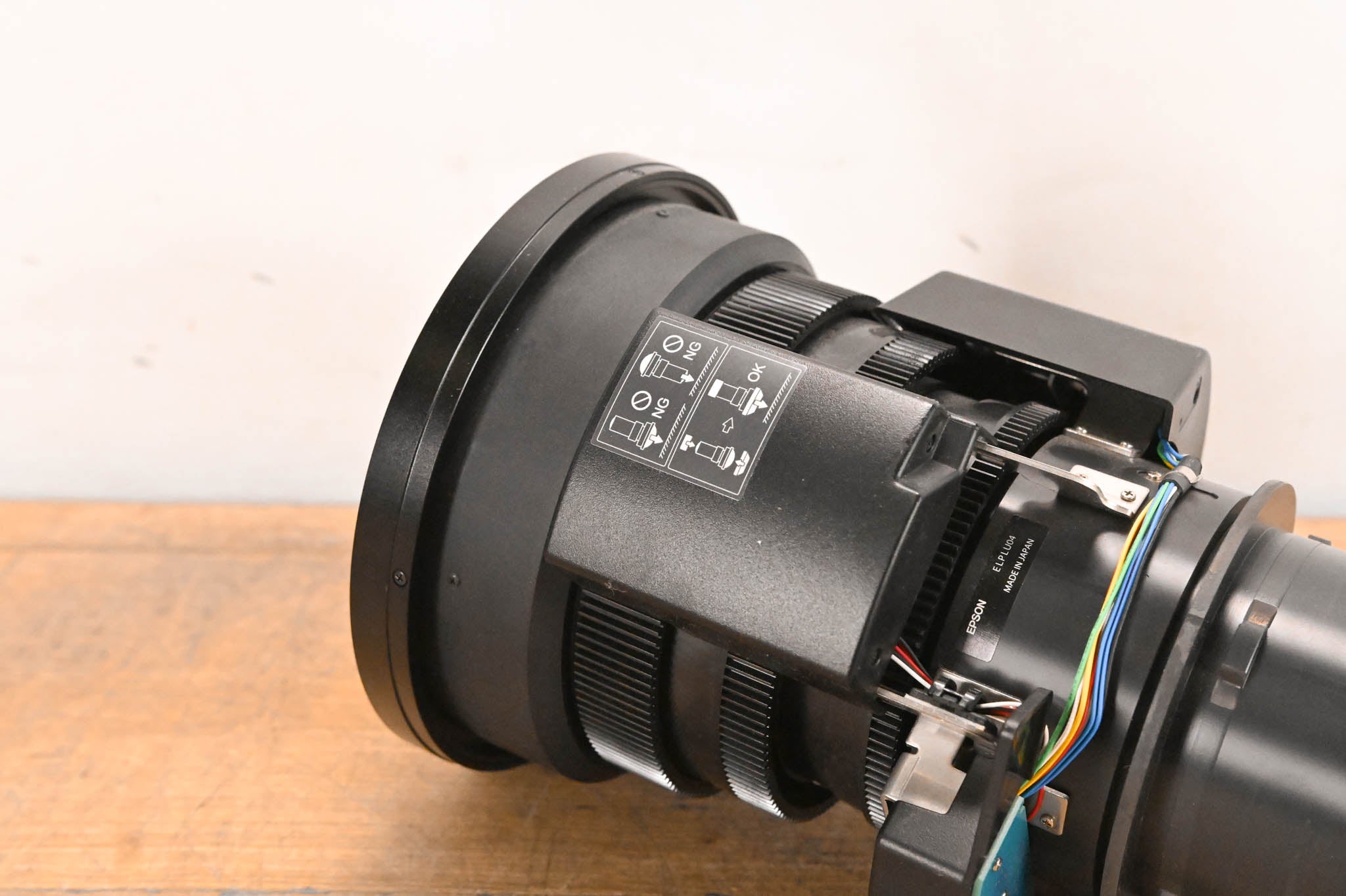 Epson ELPLU04 Short-Throw Zoom Lens #2