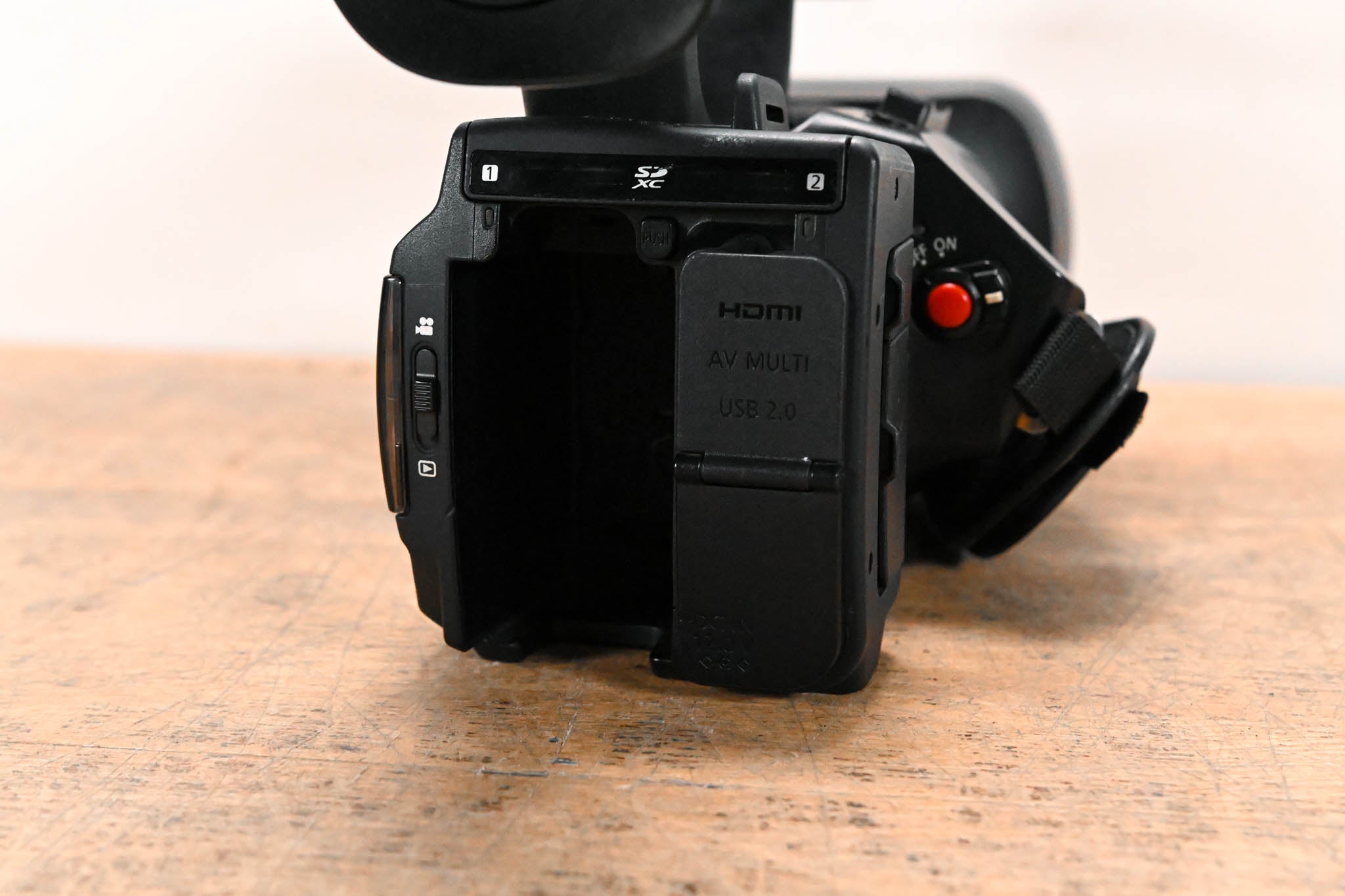 Panasonic AG-AC90PJ AVCCAM Handheld Camcorder