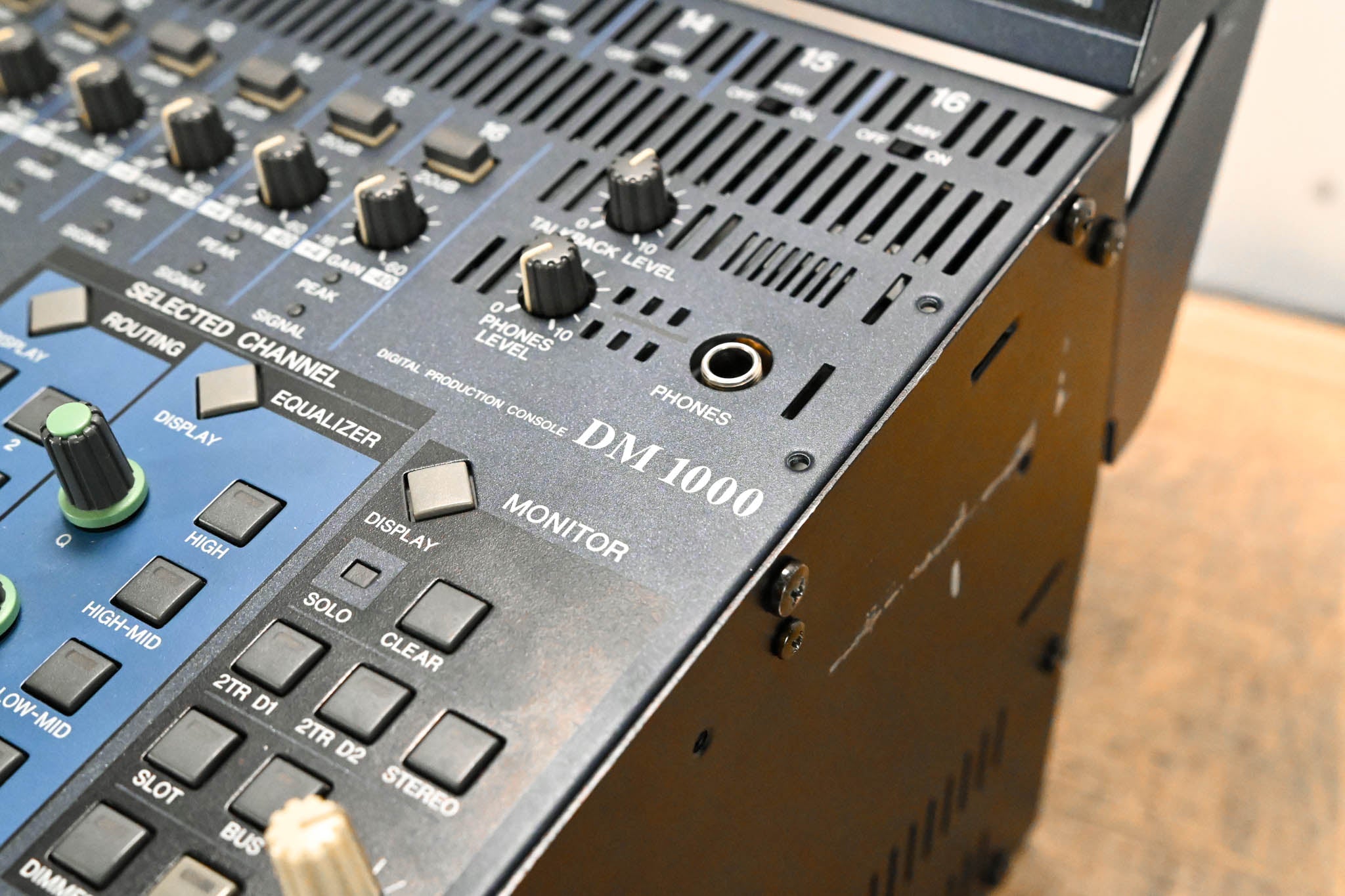 Yamaha DM1000 48-Channel Digital Audio Mixing Console