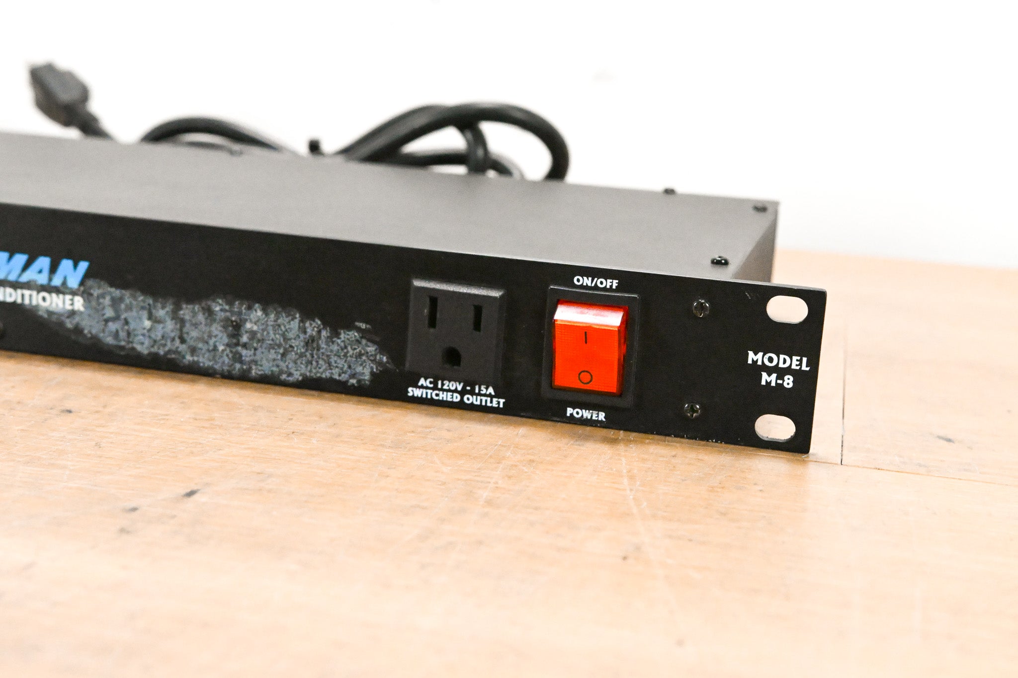 Furman M-8 8-Outlet Power Conditioner