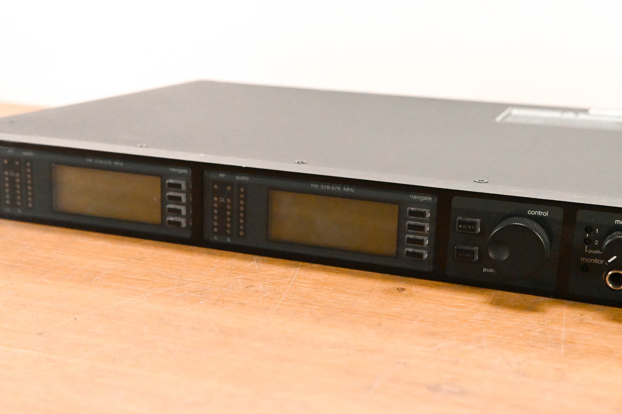 Shure UR4D Dual-Channel UHF Wireless Receiver - H4 Band: 518-578 MHz