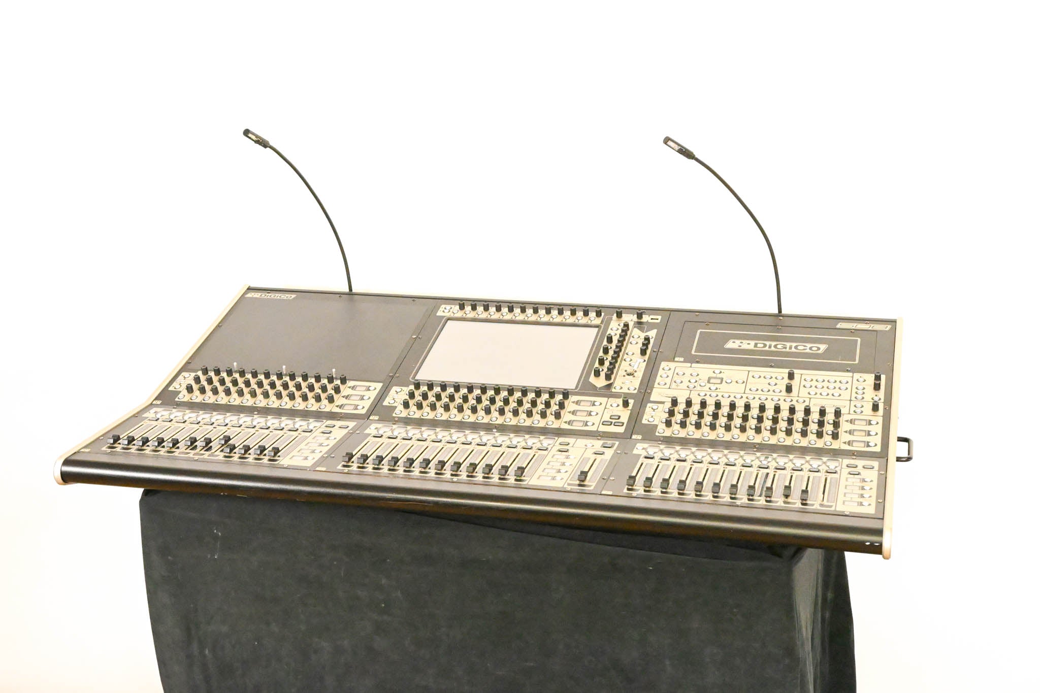 DiGiCo SD8 120-Channel Digital Mixing Console w/ ST Optical