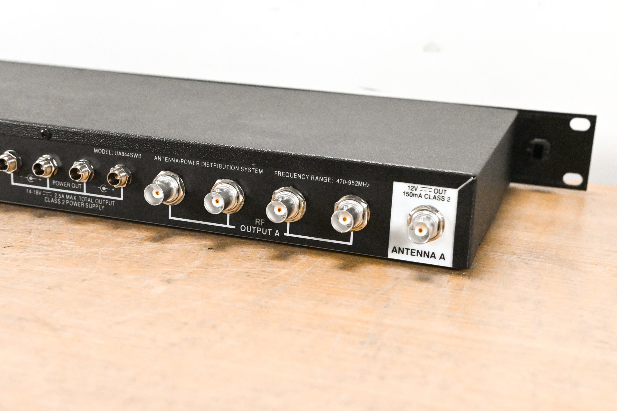 Shure UA844SWB Antenna Distribution System - 470-952 MHz (NO PSU)