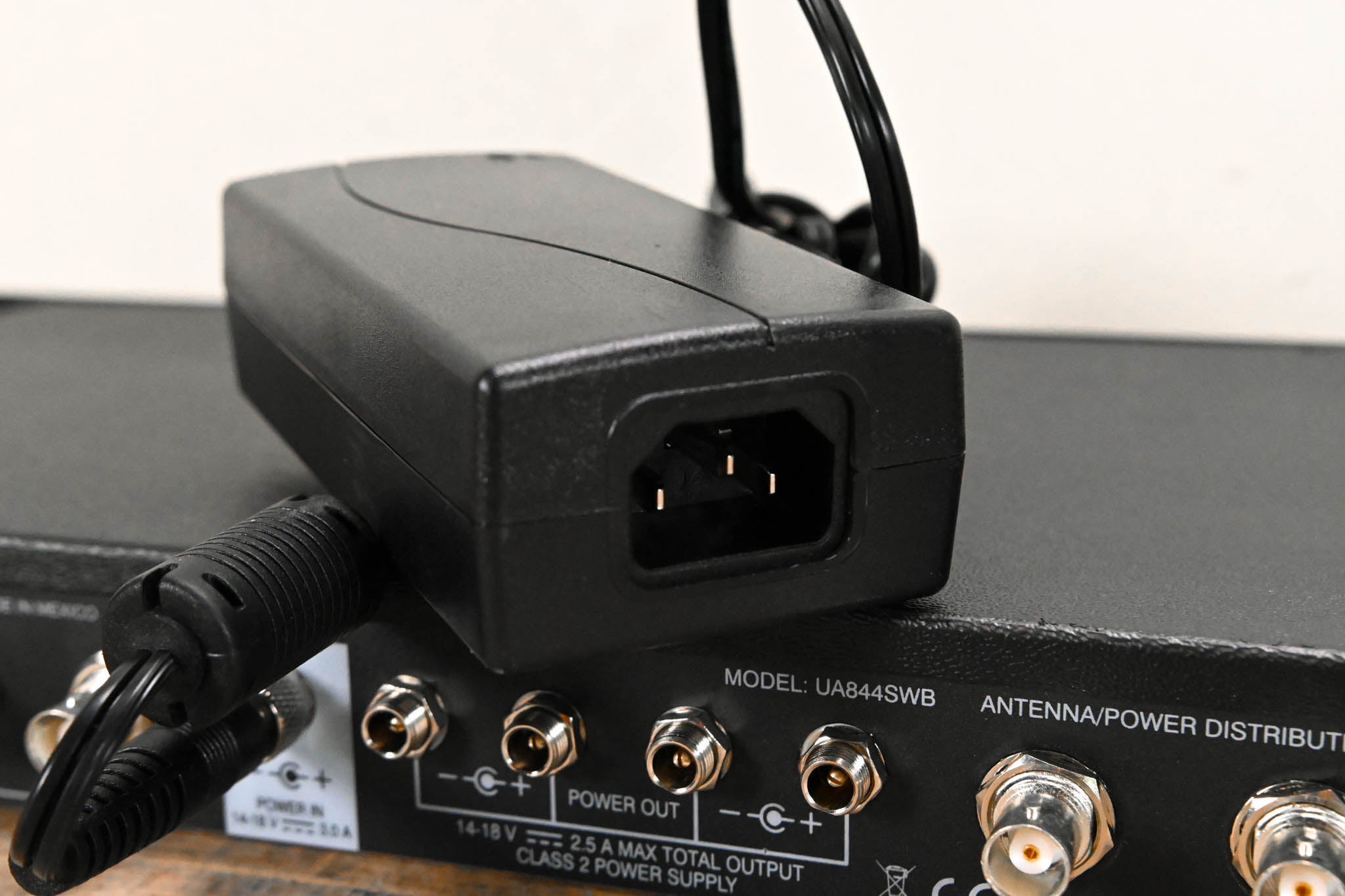 Shure UA844SWB Antenna Distribution System - 470-952 MHz