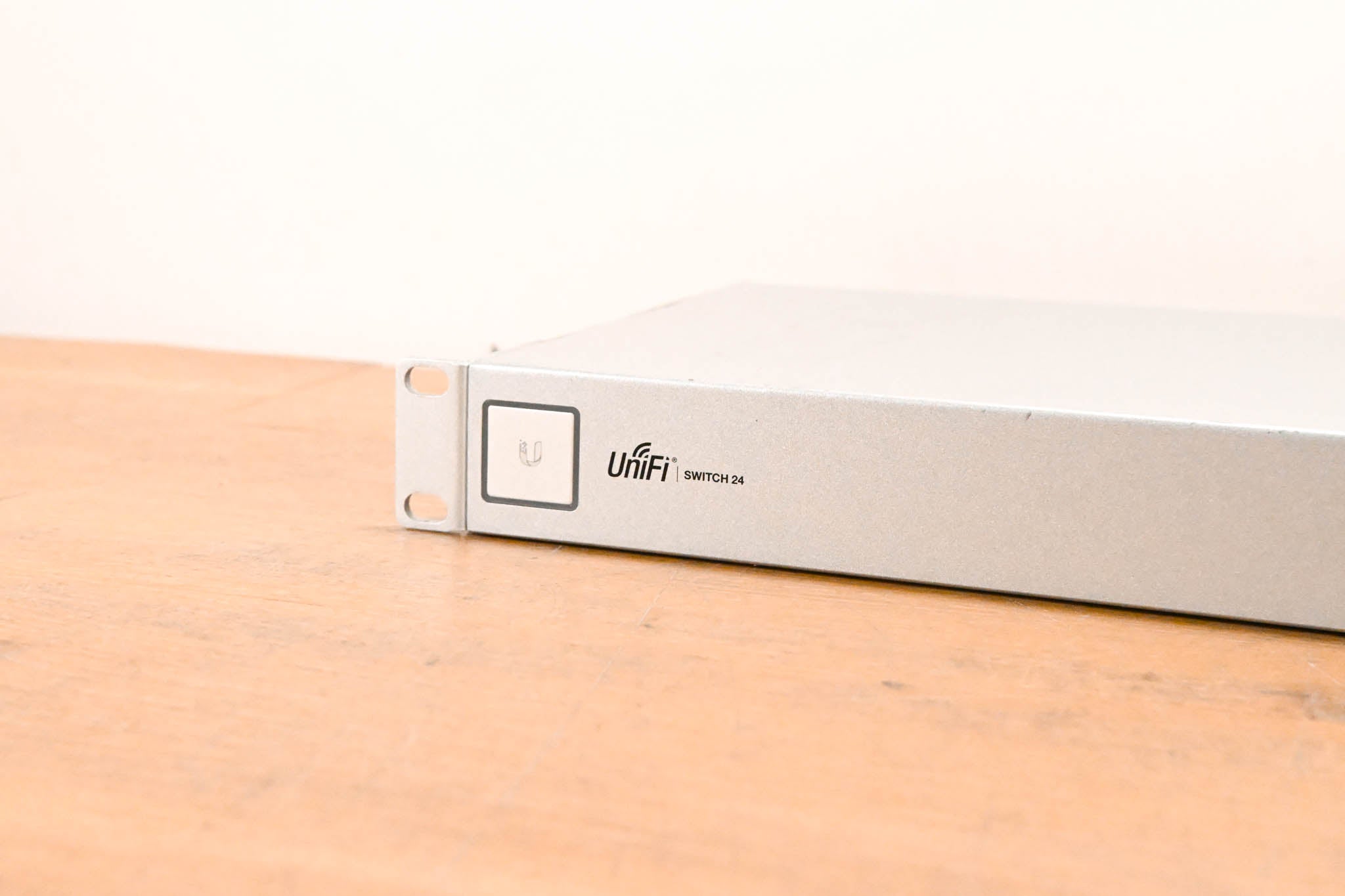 Ubiquiti UniFi US-24 Switch 24 24-Port Gigabit Ethernet Switch