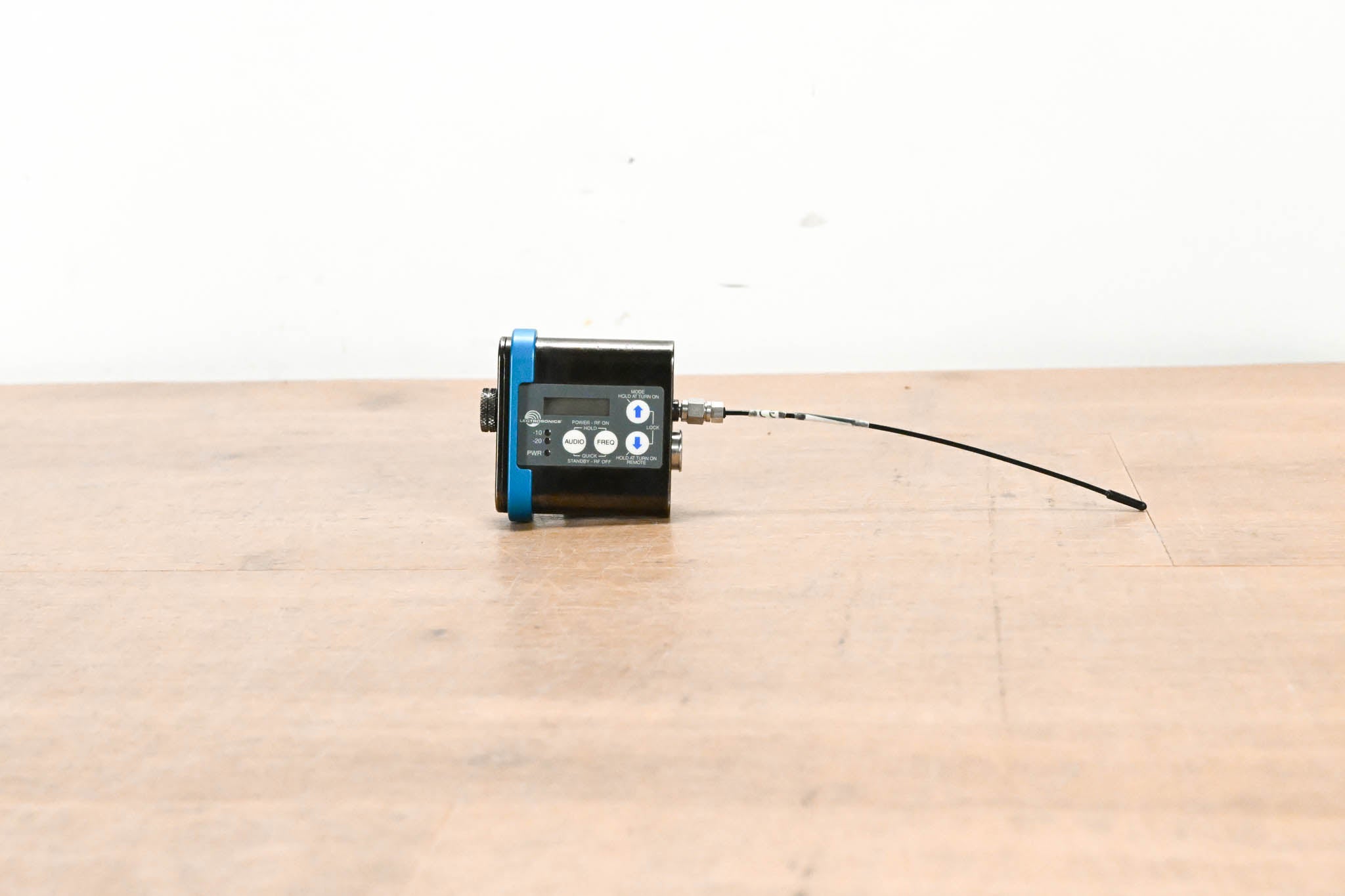 Lectrosonics SMQV Super Miniature Wireless Mic Transmitter - Block 470