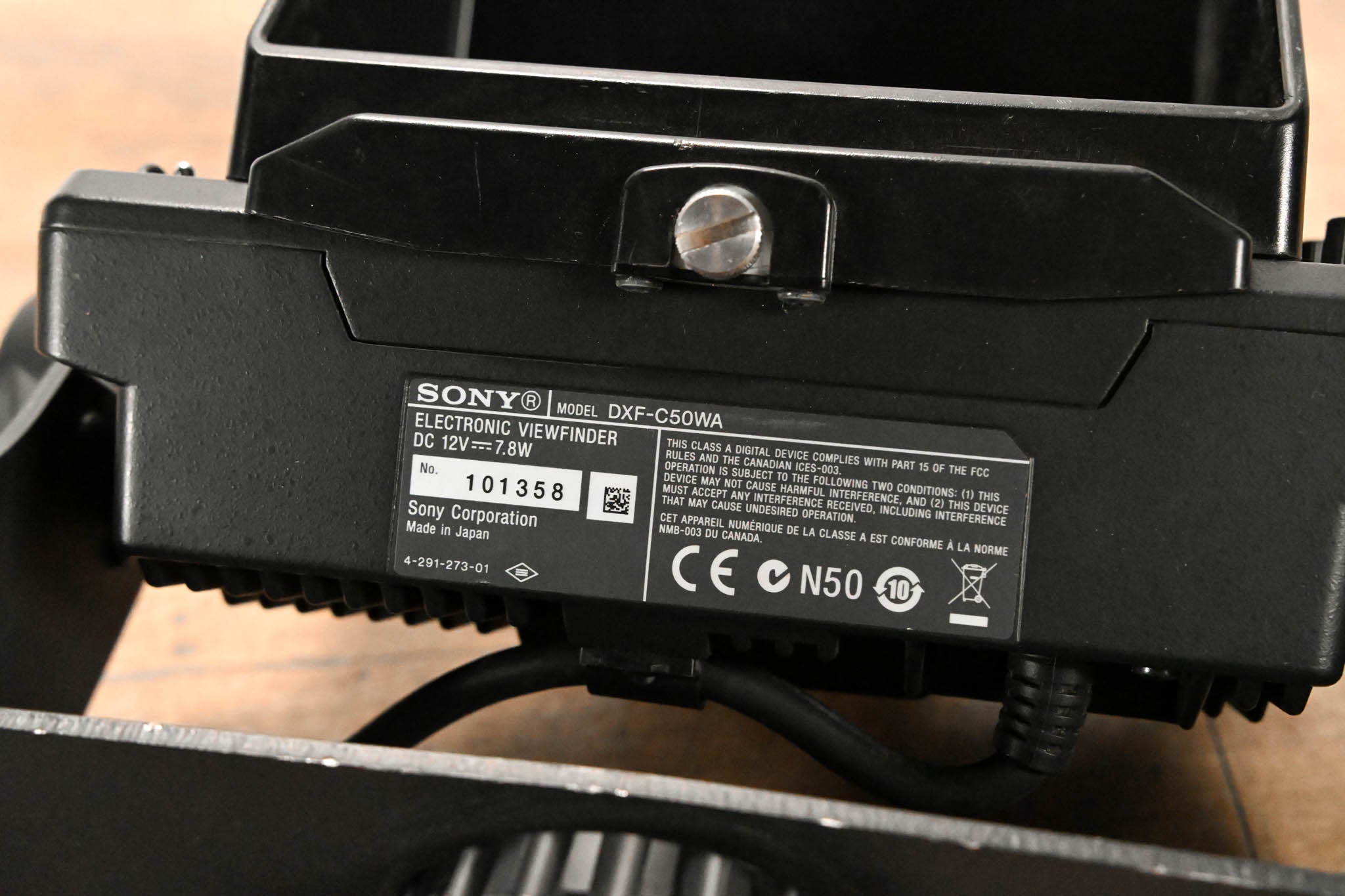 Sony DXF-C50WA 5-inch LCD Color Viewfinder for HXC-D70 SD/HD Camera