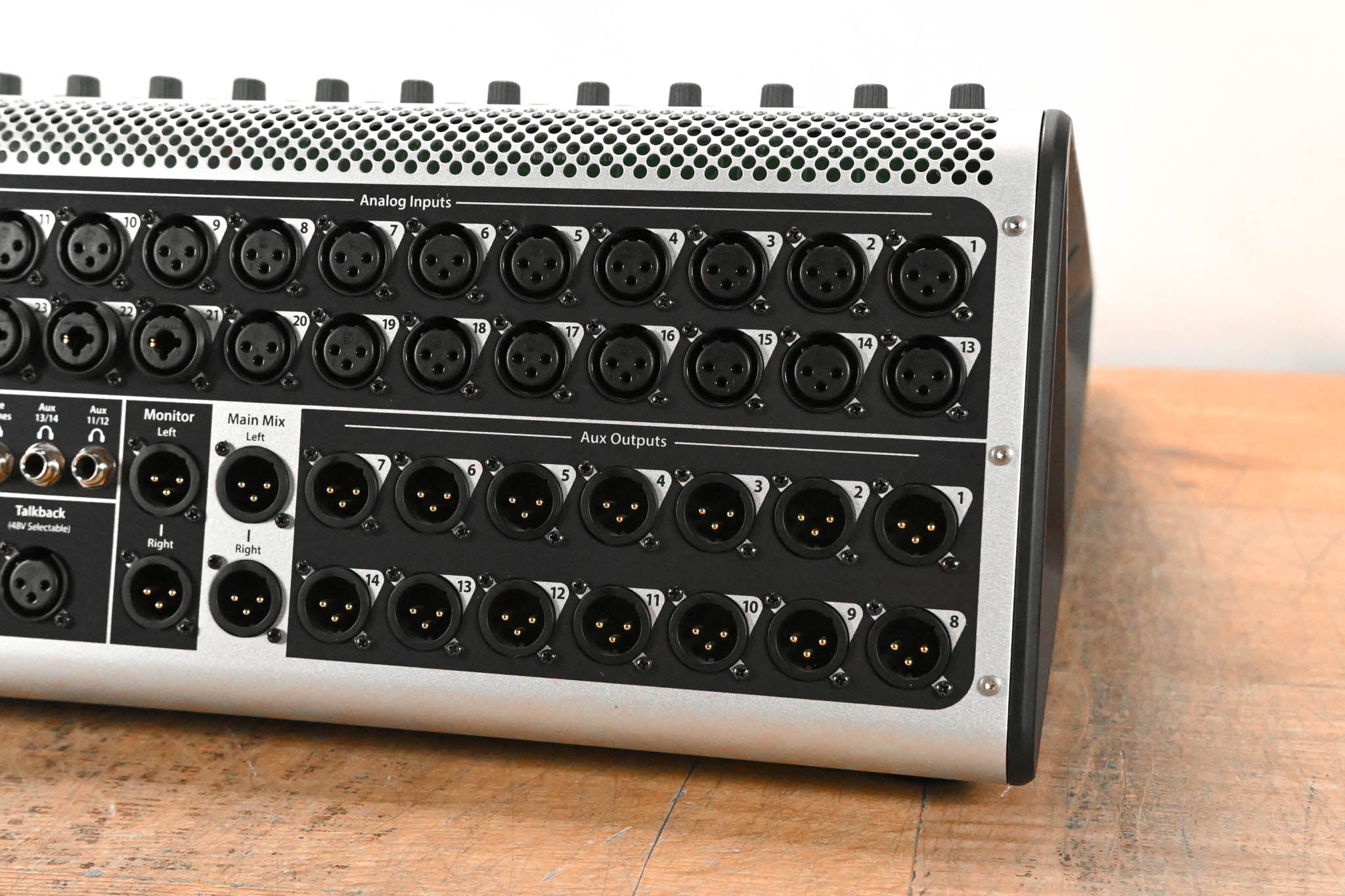 QSC Touchmix-30 Pro 32-Channel Professional Digital Mixer
