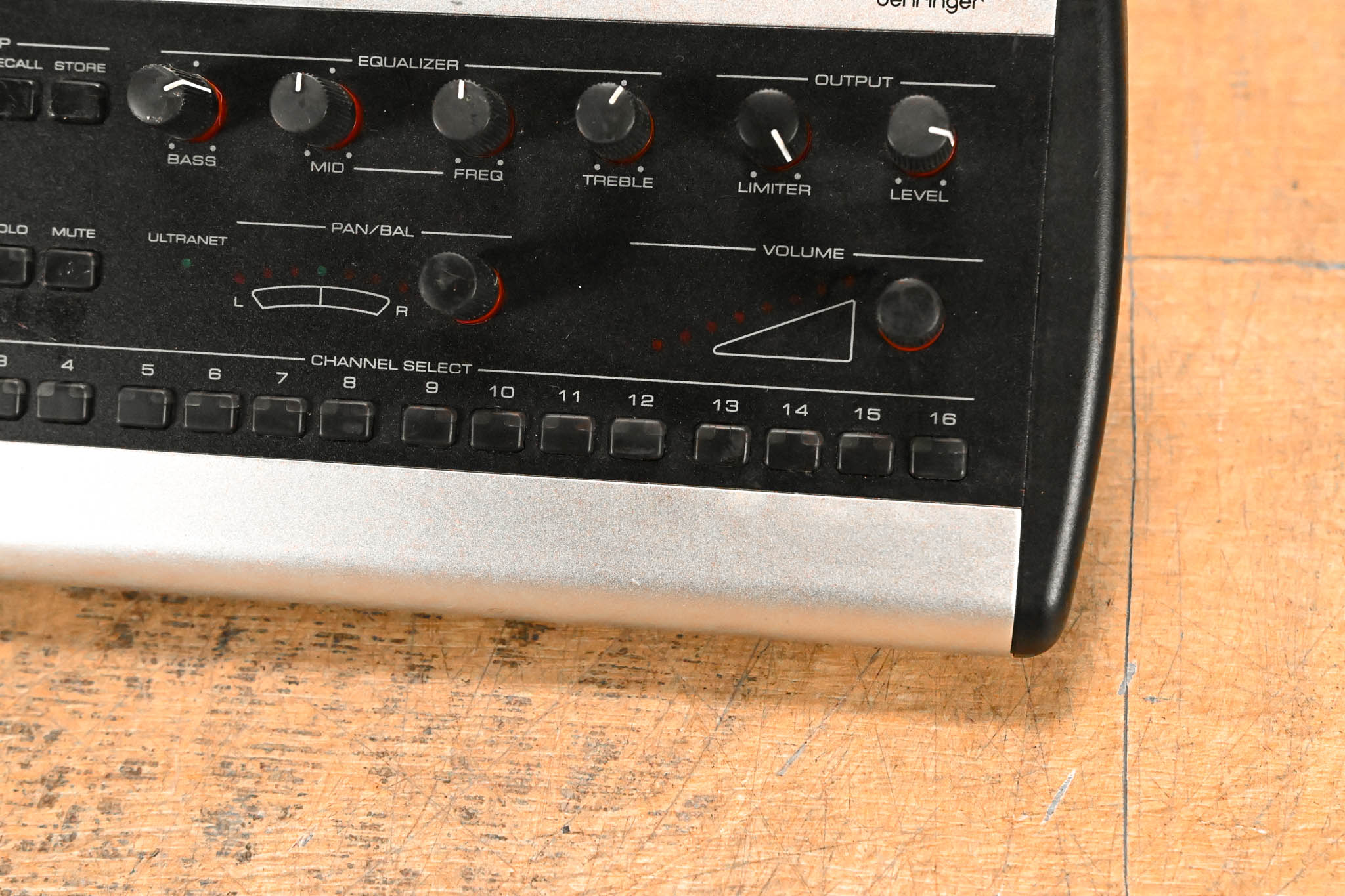 Behringer Powerplay P16-M 16-Channel Digital Personal Mixer