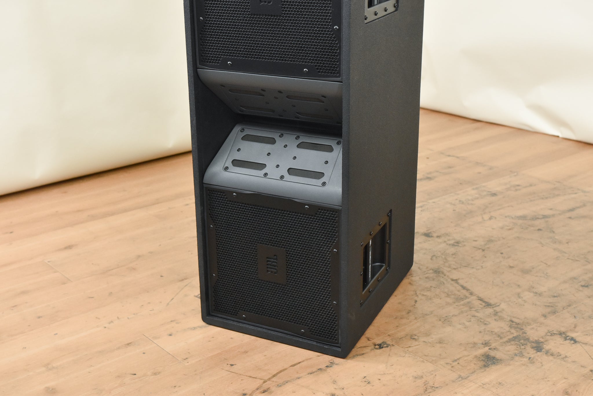 JBL VT4888DP-DA Powered 3-Way Line Array Speaker