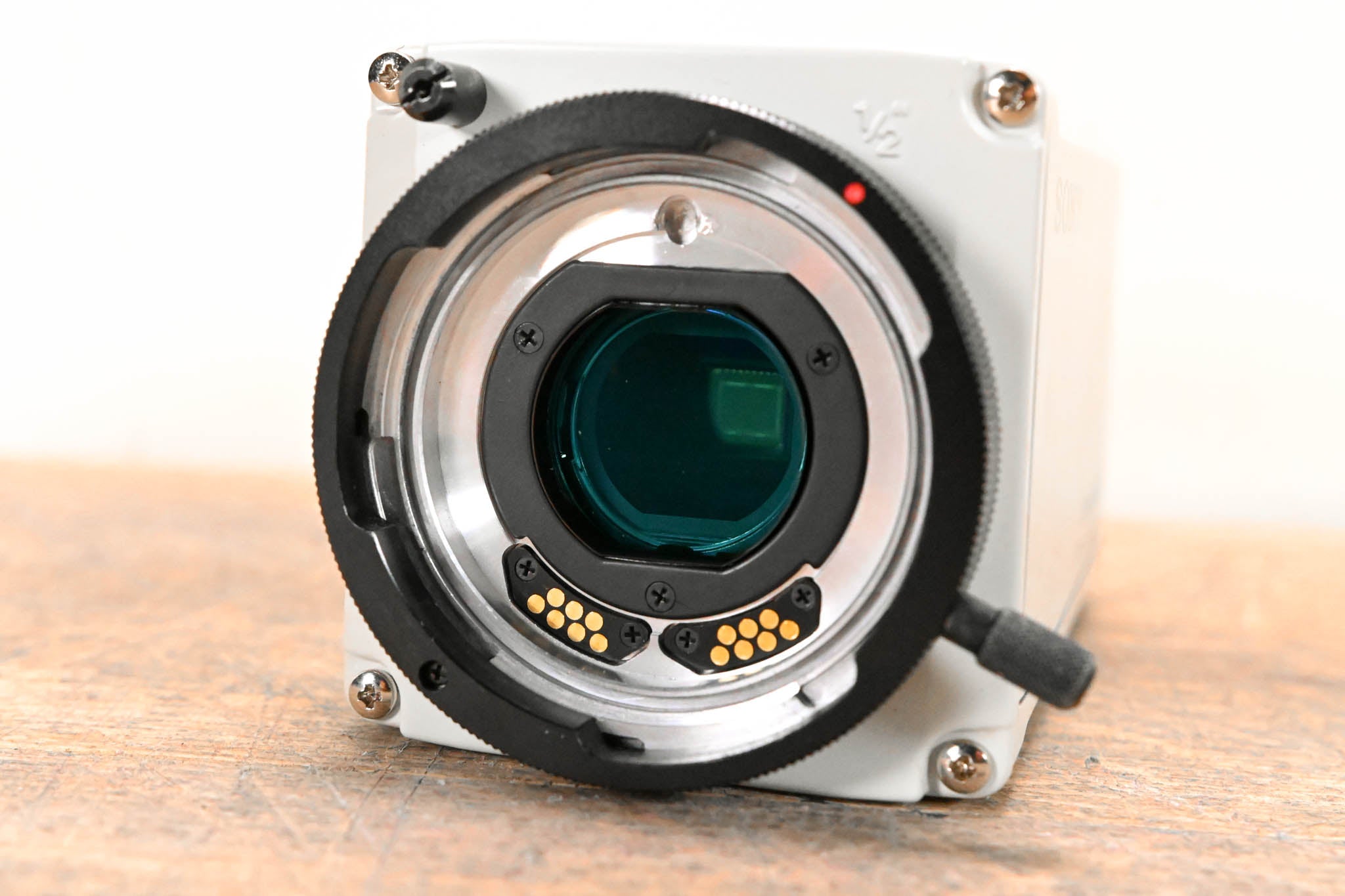 Sony DXC-990 1/2-Inch 3-CCD Color Video Camera