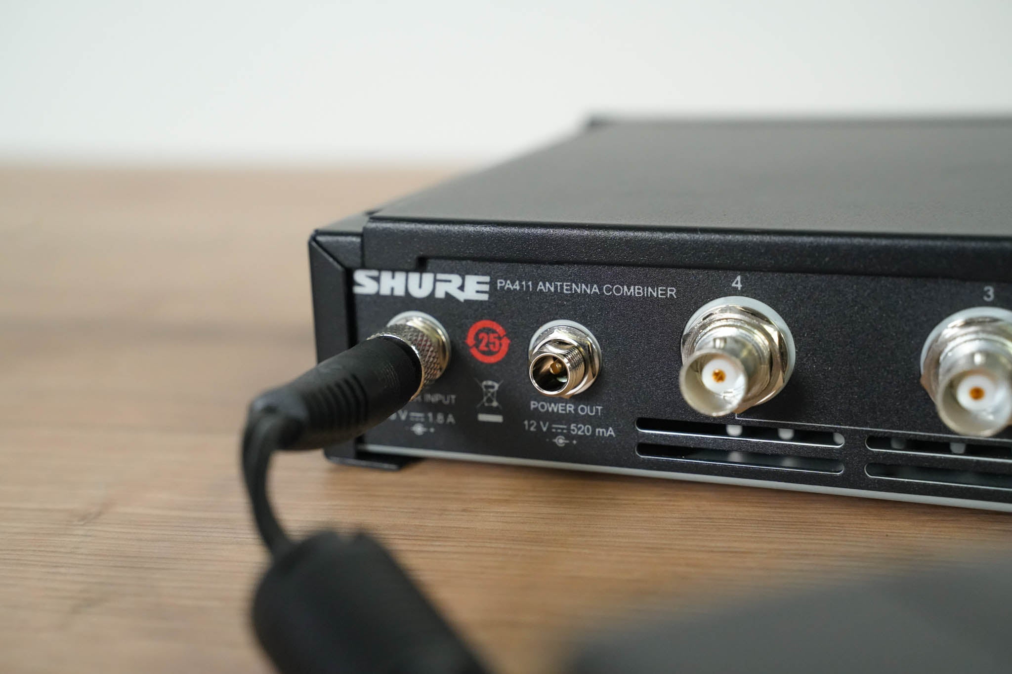 Shure PA411 Antenna Combiner for PSM 300 Series Wireless