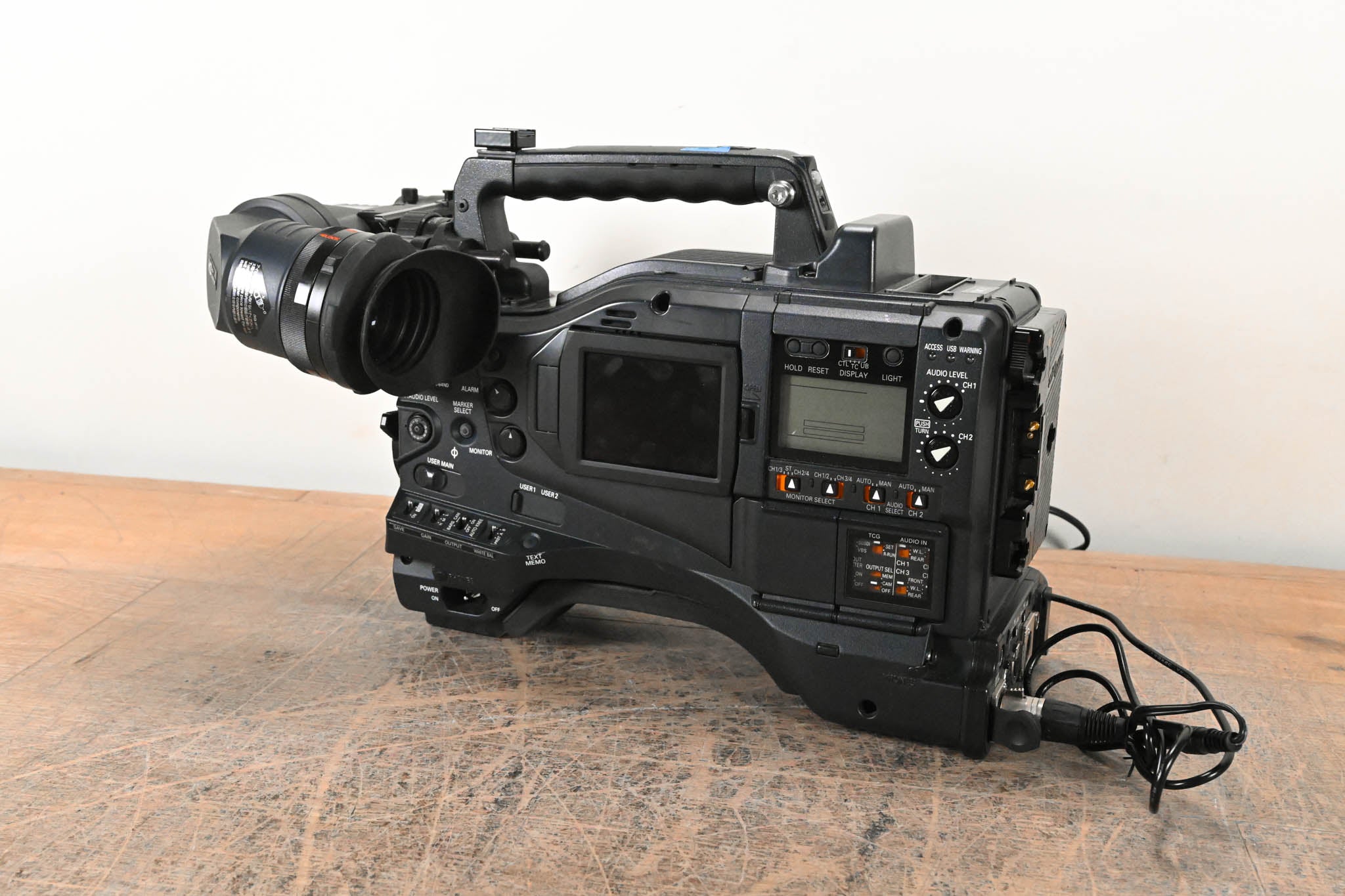 Panasonic AJ-HPX2000P 2/3" 3CCD P2 HD/SD Multi-Format Camcorder