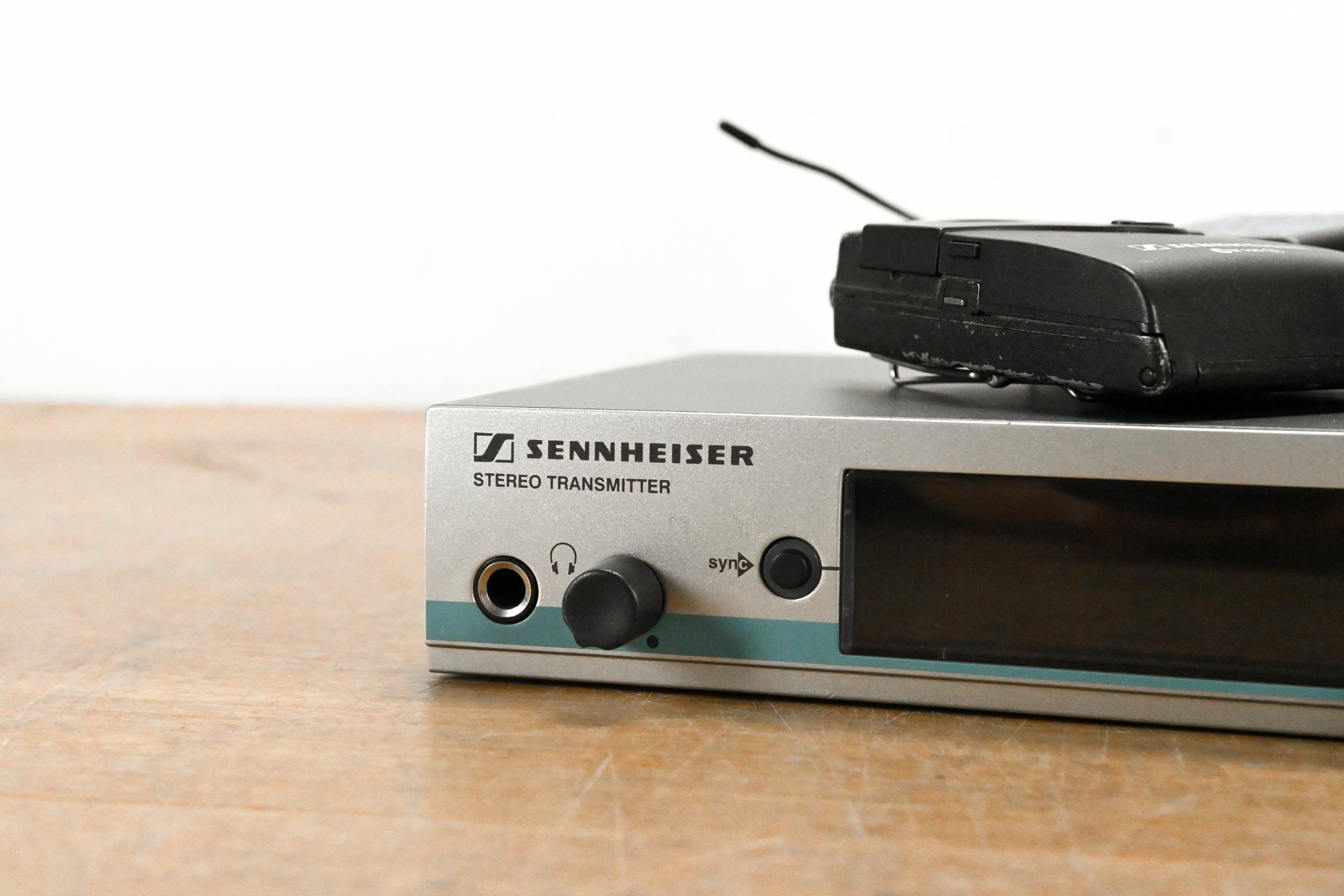 Sennheiser ew 300 IEM G3 Wireless In-Ear Monitoring System - 516-558 MHz