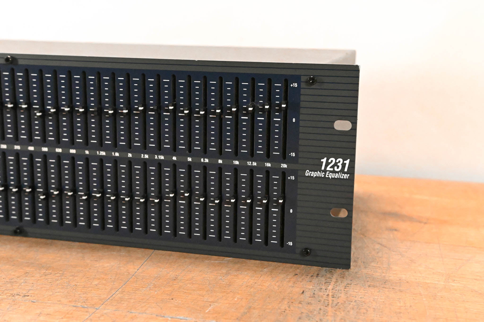 dbx 1231 Dual-Channel 31-Band Graphic Equalizer