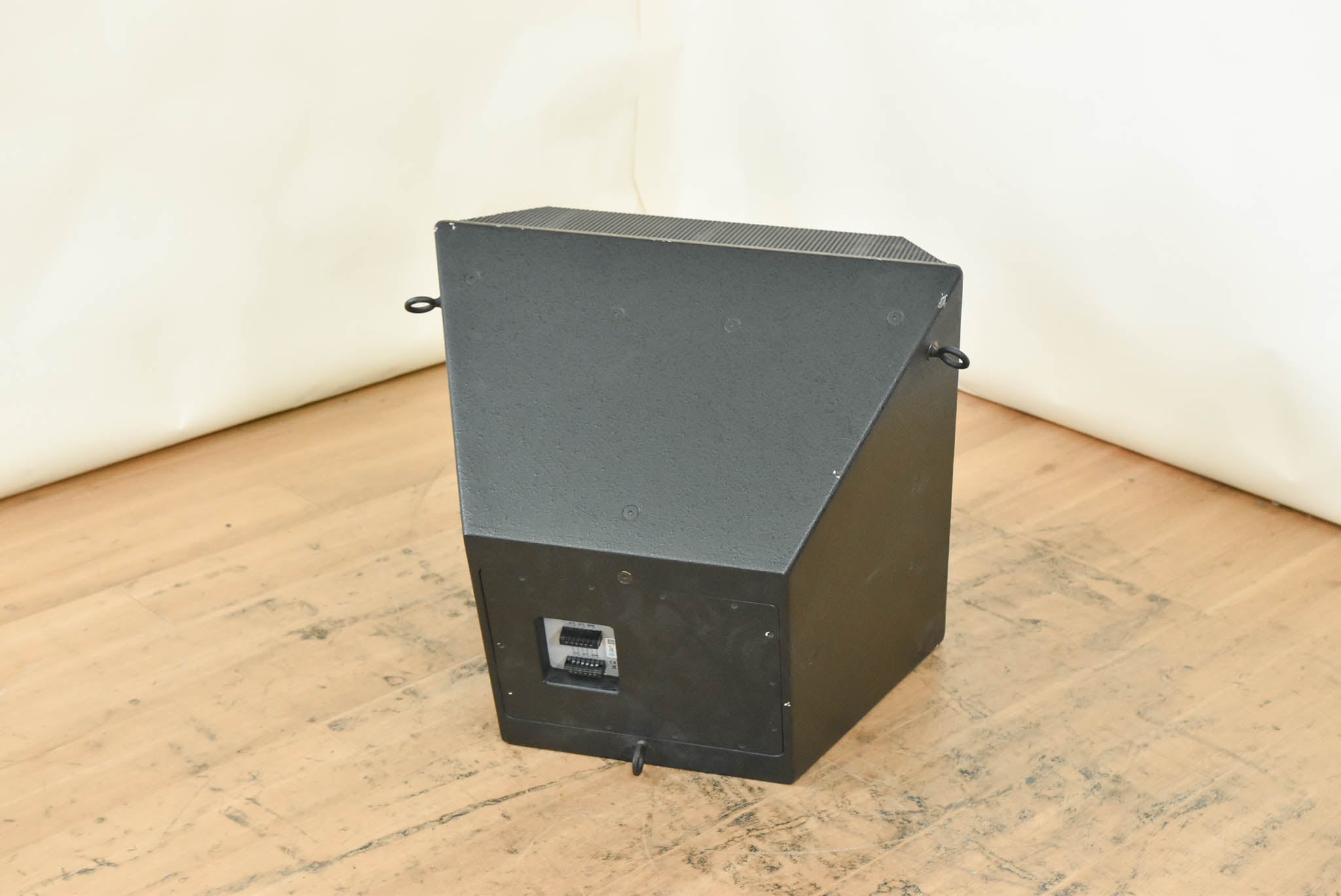 EAW QX566i 3-Way Trapezoidal Loudspeaker 60° × 60°