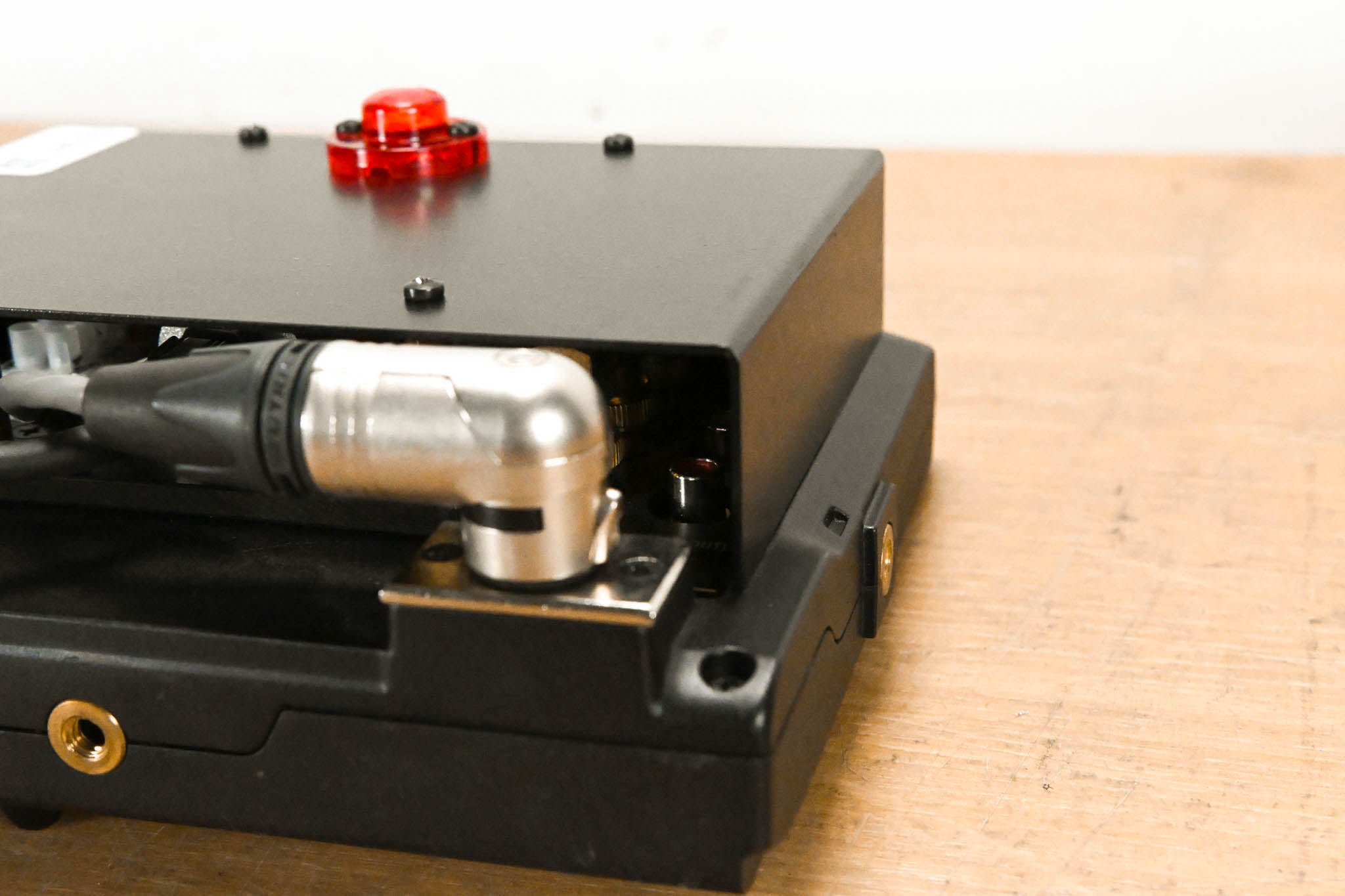 Delvcam DELV-WFORM-7 7" Camera-Top SDI Monitor with Video Waveform
