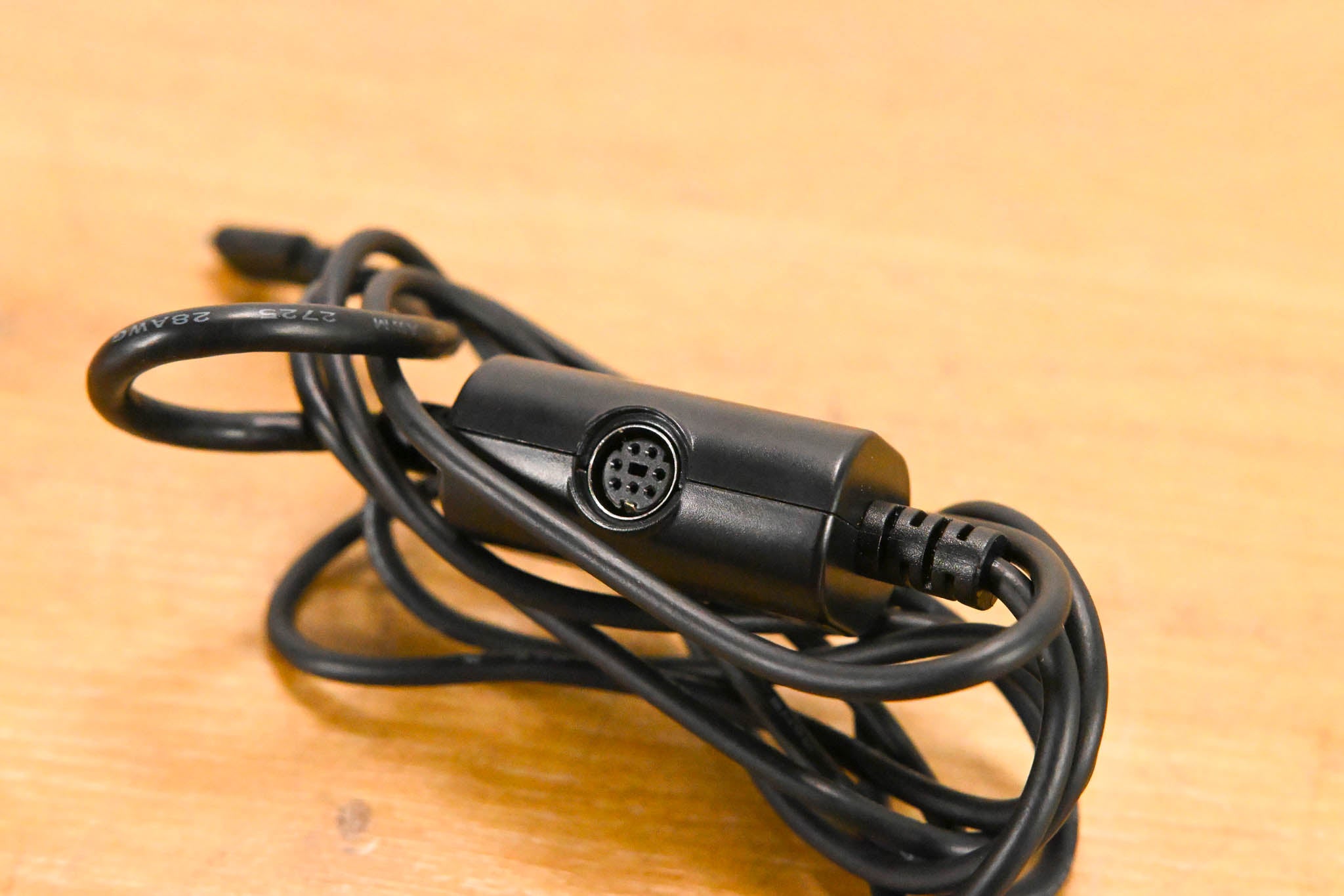 IK Multimedia iRig PowerBridge Power Source - Lightning Adapter