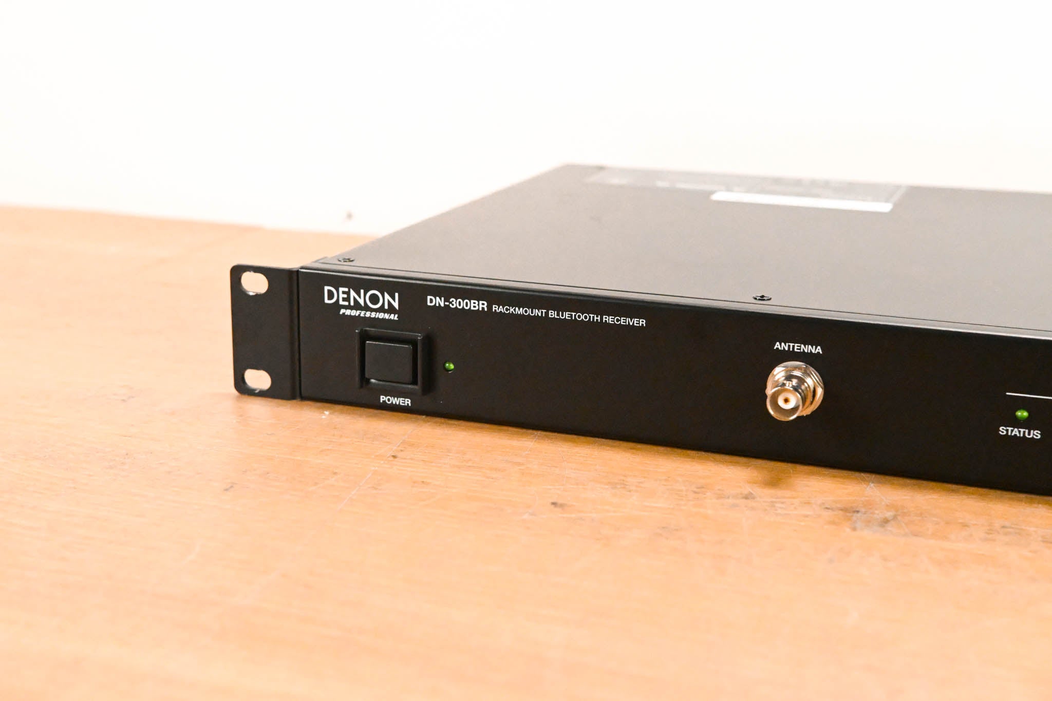 Denon DN-300BR 1 RU Bluetooth Receiver