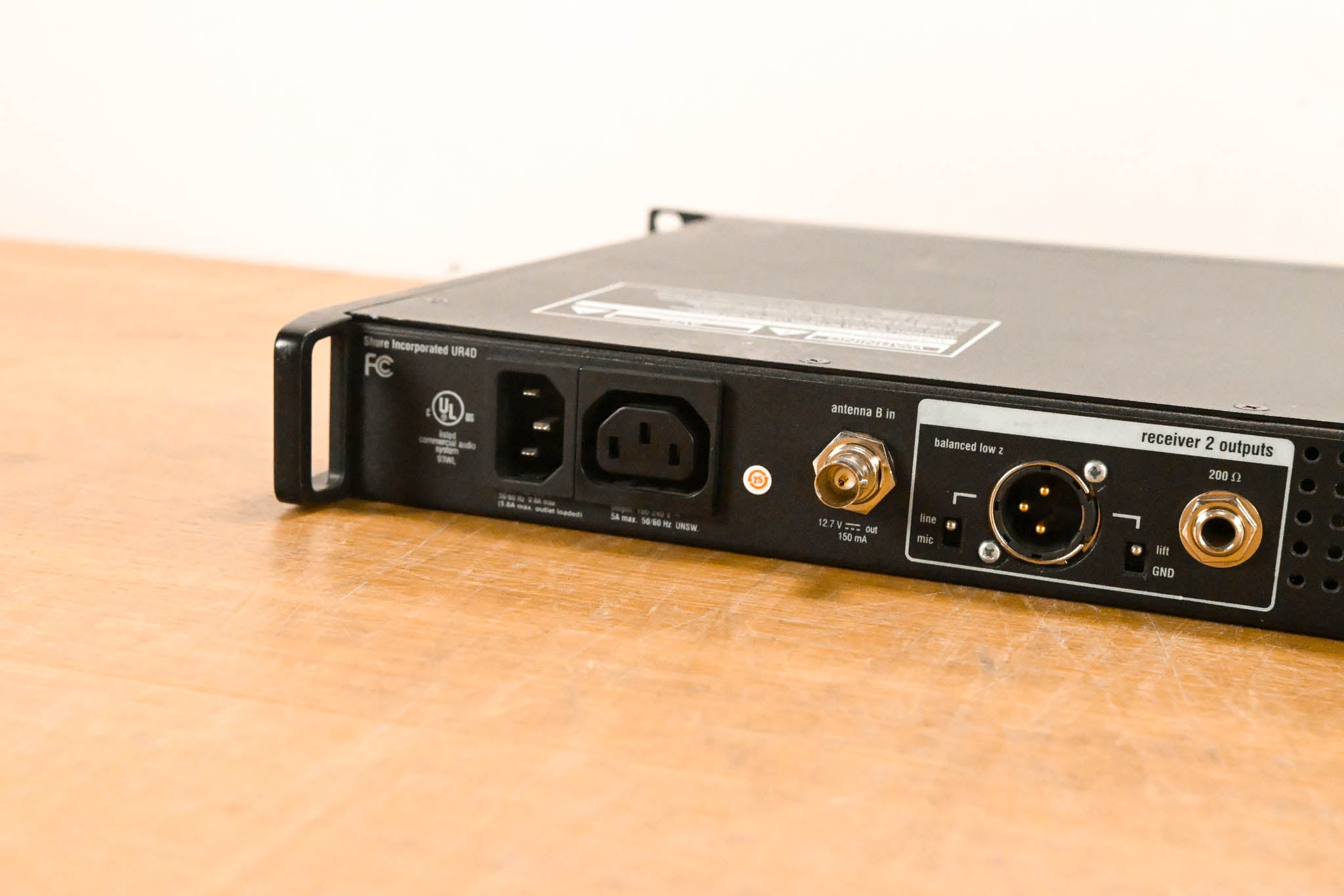 Shure UR4D Dual Wireless Receiver - G1 Band - 470-530 MHz