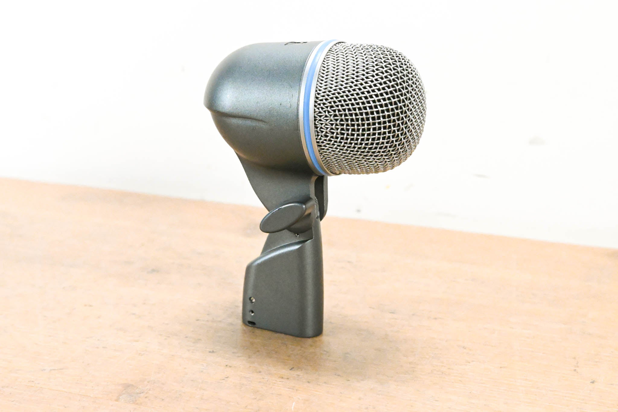 Shure Beta 52A Supercardioid Dynamic Kick Drum Microphone